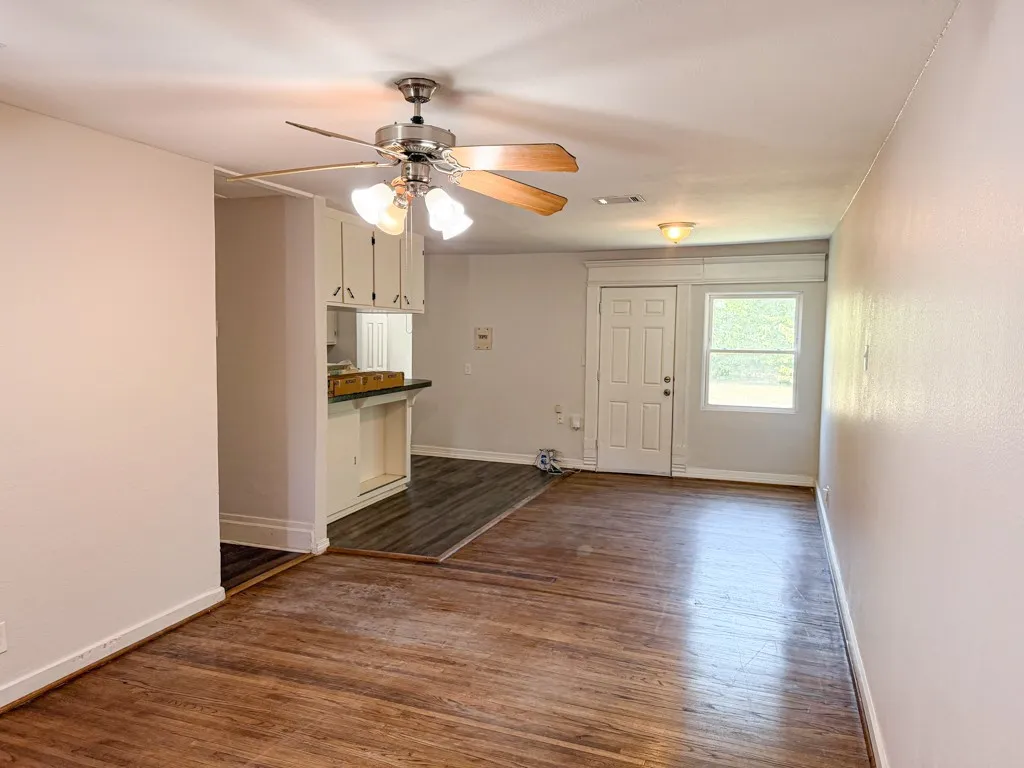 Single Family Residence For Rent in Tarrant County , 1322 Biggs Terrace, Arlington, Texas 76010, 4 Bedroom, 2 Bathroom, 1 Garage spaces, 1,392 Sqft, built in 1953, mls#21372191, Real Estate Agent in Arlington, Homes For Rent in Tarrant county, Homes For Rent in Arlington, Realtor in Arlington Texas, Real Estate Brokerage Independent Realty Texas, Luminita Cordes Realtor
