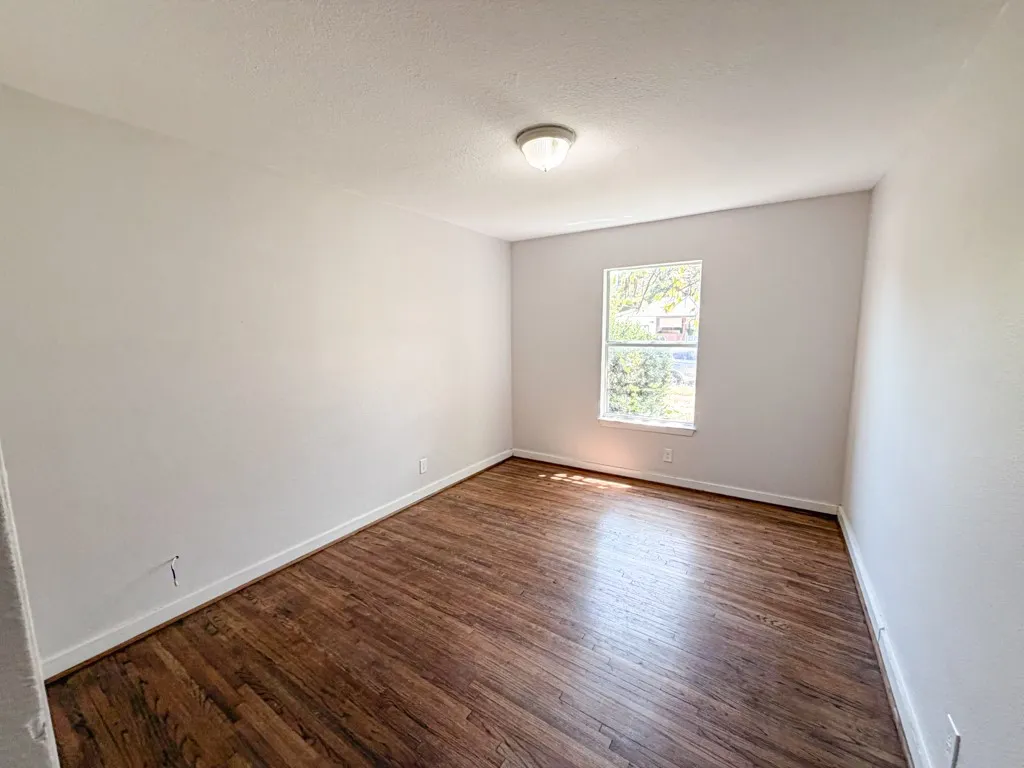 Single Family Residence For Rent in Tarrant County , 1322 Biggs Terrace, Arlington, Texas 76010, 4 Bedroom, 2 Bathroom, 1 Garage spaces, 1,392 Sqft, built in 1953, mls#21372191, Real Estate Agent in Arlington, Homes For Rent in Tarrant county, Homes For Rent in Arlington, Realtor in Arlington Texas, Real Estate Brokerage Independent Realty Texas, Luminita Cordes Realtor