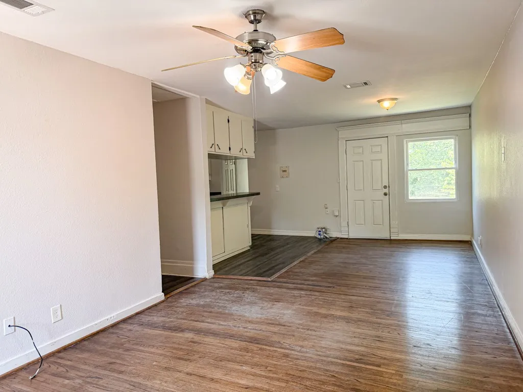 Single Family Residence For Rent in Tarrant County , 1322 Biggs Terrace, Arlington, Texas 76010, 4 Bedroom, 2 Bathroom, 1 Garage spaces, 1,392 Sqft, built in 1953, mls#21372191, Real Estate Agent in Arlington, Homes For Rent in Tarrant county, Homes For Rent in Arlington, Realtor in Arlington Texas, Real Estate Brokerage Independent Realty Texas, Luminita Cordes Realtor