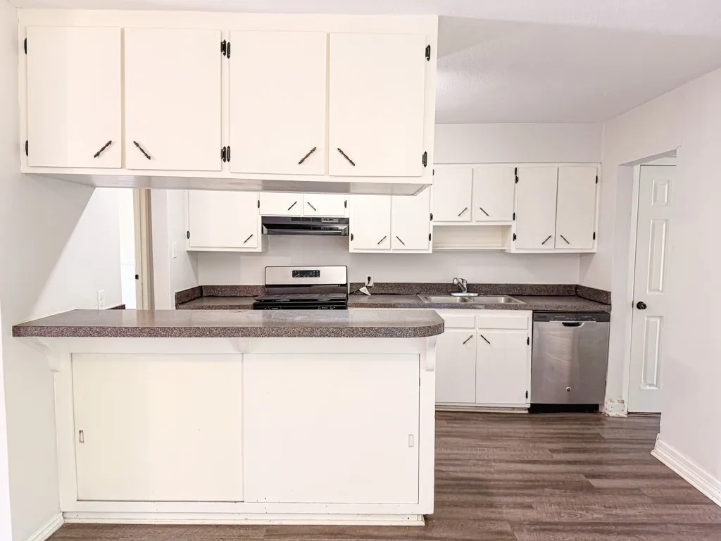 Single Family Residence For Rent in Tarrant County , 1322 Biggs Terrace, Arlington, Texas 76010, 4 Bedroom, 2 Bathroom, 1 Garage spaces, 1,392 Sqft, built in 1953, mls#21372191, Real Estate Agent in Arlington, Homes For Rent in Tarrant county, Homes For Rent in Arlington, Realtor in Arlington Texas, Real Estate Brokerage Independent Realty Texas, Luminita Cordes Realtor
