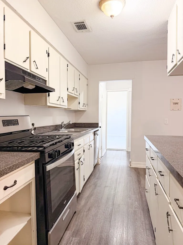 Single Family Residence For Rent in Tarrant County , 1322 Biggs Terrace, Arlington, Texas 76010, 4 Bedroom, 2 Bathroom, 1 Garage spaces, 1,392 Sqft, built in 1953, mls#21372191, Real Estate Agent in Arlington, Homes For Rent in Tarrant county, Homes For Rent in Arlington, Realtor in Arlington Texas, Real Estate Brokerage Independent Realty Texas, Luminita Cordes Realtor
