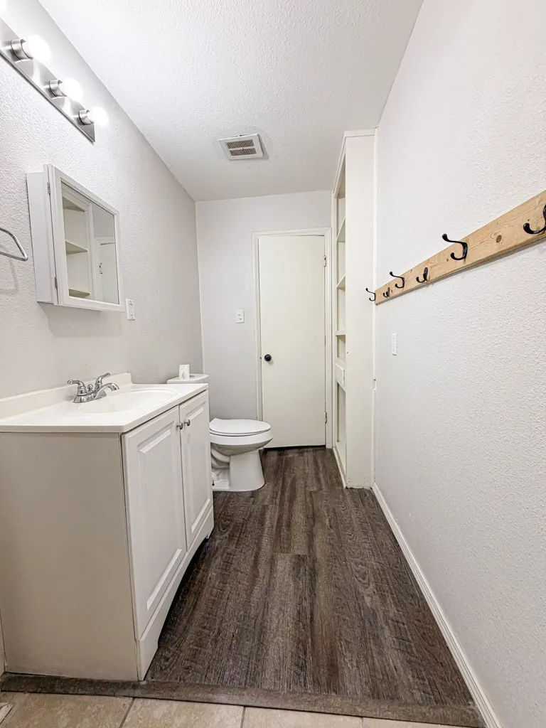 Single Family Residence For Rent in Tarrant County , 1322 Biggs Terrace, Arlington, Texas 76010, 4 Bedroom, 2 Bathroom, 1 Garage spaces, 1,392 Sqft, built in 1953, mls#21372191, Real Estate Agent in Arlington, Homes For Rent in Tarrant county, Homes For Rent in Arlington, Realtor in Arlington Texas, Real Estate Brokerage Independent Realty Texas, Luminita Cordes Realtor