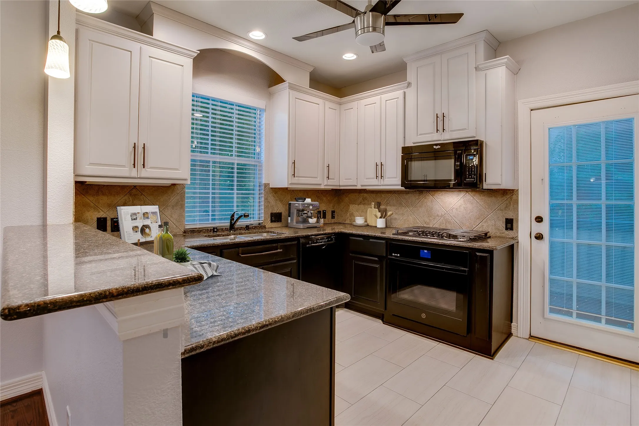 Single Family Residence For Sale in Dallas County , 4209 Wycliff Avenue A, Dallas, Texas 75219, 3 Bedroom, 3 Bathroom, 2 Garage spaces, 2,070 Sqft, built in 1998, mls#21371100, Real Estate Agent in Dallas, Homes For Sale in Dallas county, Homes For Sale in Dallas, Realtor in Dallas Texas, Real Estate Brokerage Independent Realty Texas, Luminita Cordes Realtor