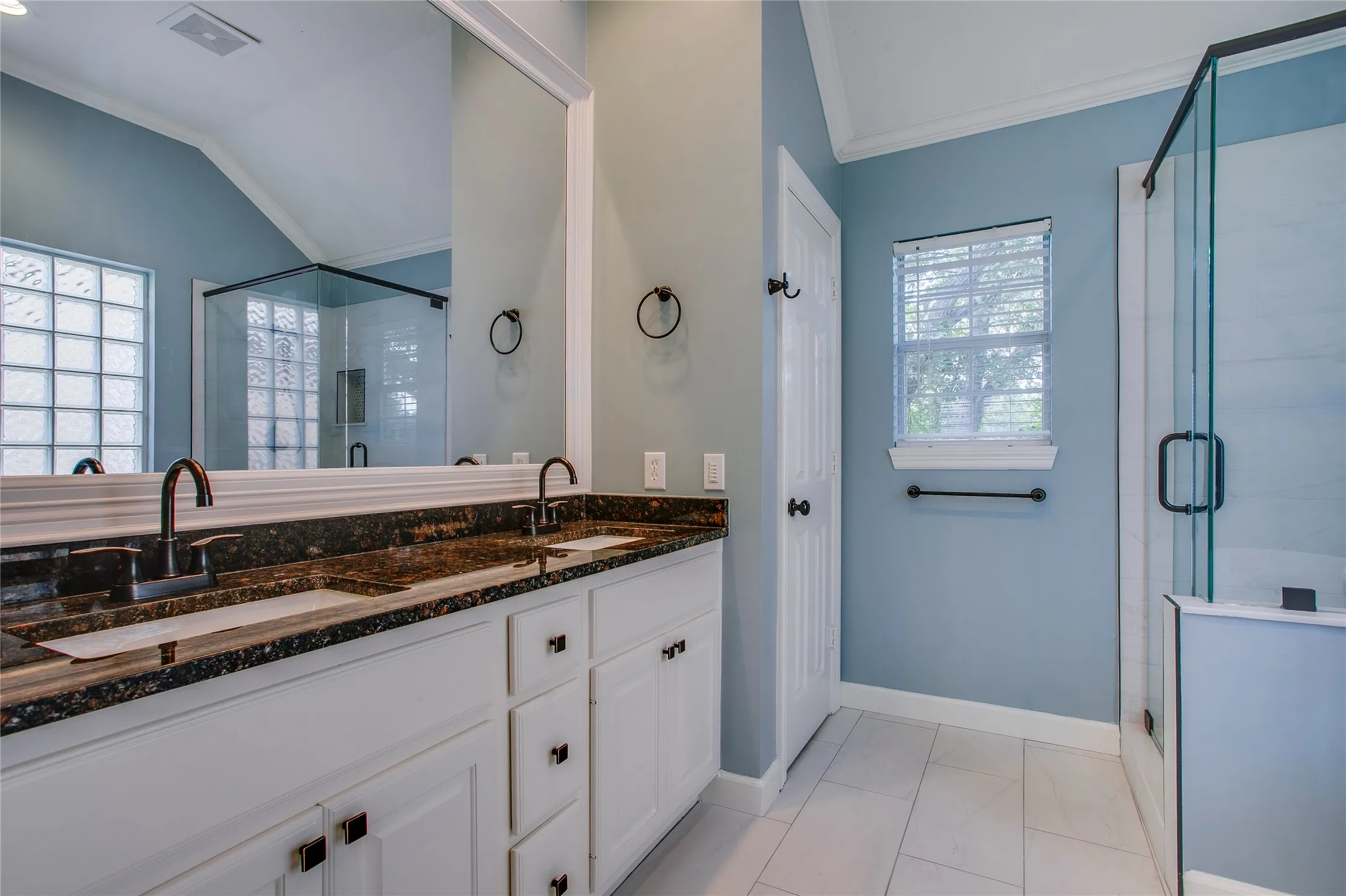 Single Family Residence For Sale in Dallas County , 4209 Wycliff Avenue A, Dallas, Texas 75219, 3 Bedroom, 3 Bathroom, 2 Garage spaces, 2,070 Sqft, built in 1998, mls#21371100, Real Estate Agent in Dallas, Homes For Sale in Dallas county, Homes For Sale in Dallas, Realtor in Dallas Texas, Real Estate Brokerage Independent Realty Texas, Luminita Cordes Realtor