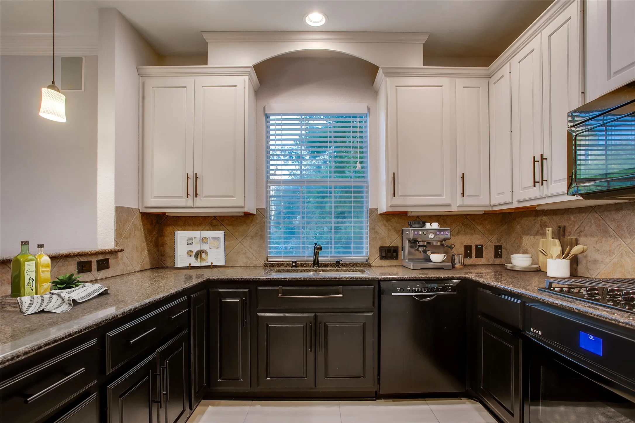 Single Family Residence For Sale in Dallas County , 4209 Wycliff Avenue A, Dallas, Texas 75219, 3 Bedroom, 3 Bathroom, 2 Garage spaces, 2,070 Sqft, built in 1998, mls#21371100, Real Estate Agent in Dallas, Homes For Sale in Dallas county, Homes For Sale in Dallas, Realtor in Dallas Texas, Real Estate Brokerage Independent Realty Texas, Luminita Cordes Realtor