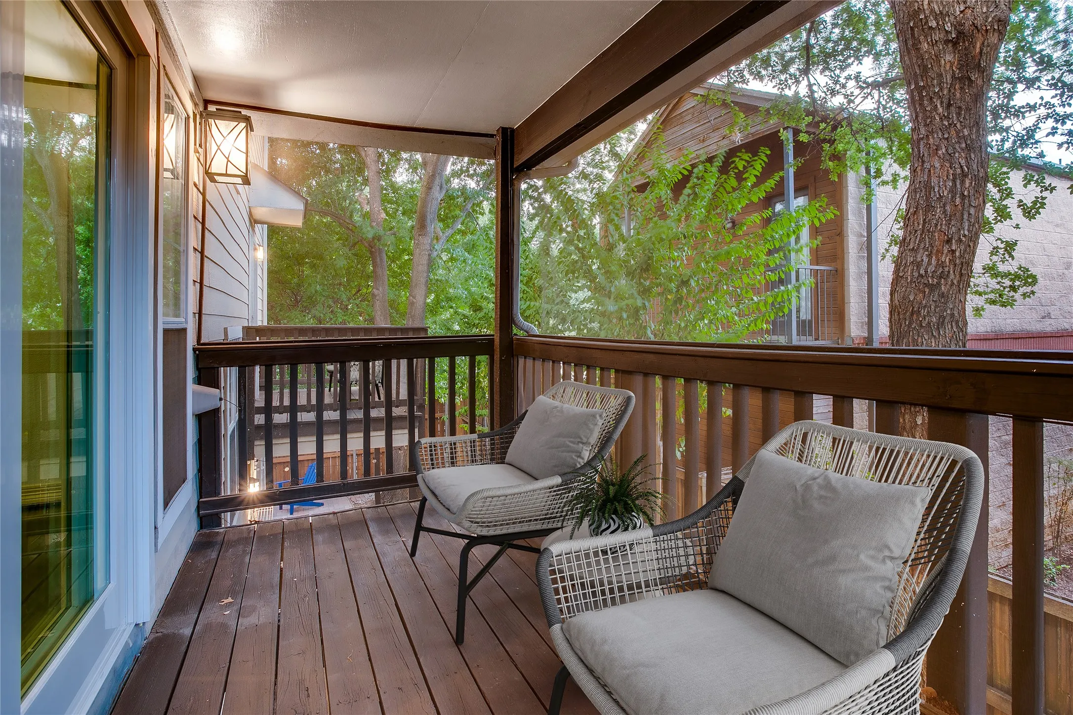 Single Family Residence For Sale in Dallas County , 4209 Wycliff Avenue A, Dallas, Texas 75219, 3 Bedroom, 3 Bathroom, 2 Garage spaces, 2,070 Sqft, built in 1998, mls#21371100, Real Estate Agent in Dallas, Homes For Sale in Dallas county, Homes For Sale in Dallas, Realtor in Dallas Texas, Real Estate Brokerage Independent Realty Texas, Luminita Cordes Realtor