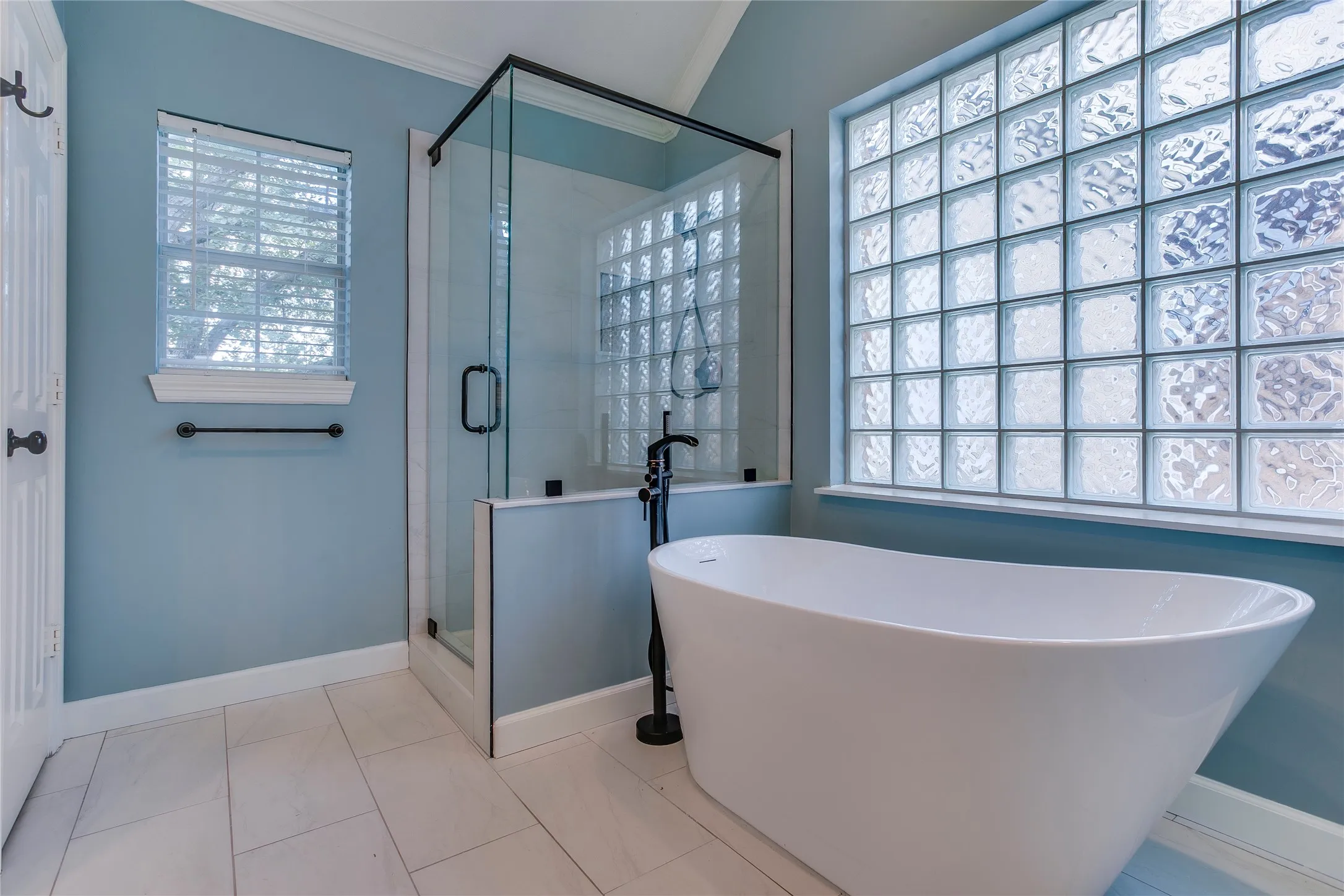 Single Family Residence For Sale in Dallas County , 4209 Wycliff Avenue A, Dallas, Texas 75219, 3 Bedroom, 3 Bathroom, 2 Garage spaces, 2,070 Sqft, built in 1998, mls#21371100, Real Estate Agent in Dallas, Homes For Sale in Dallas county, Homes For Sale in Dallas, Realtor in Dallas Texas, Real Estate Brokerage Independent Realty Texas, Luminita Cordes Realtor
