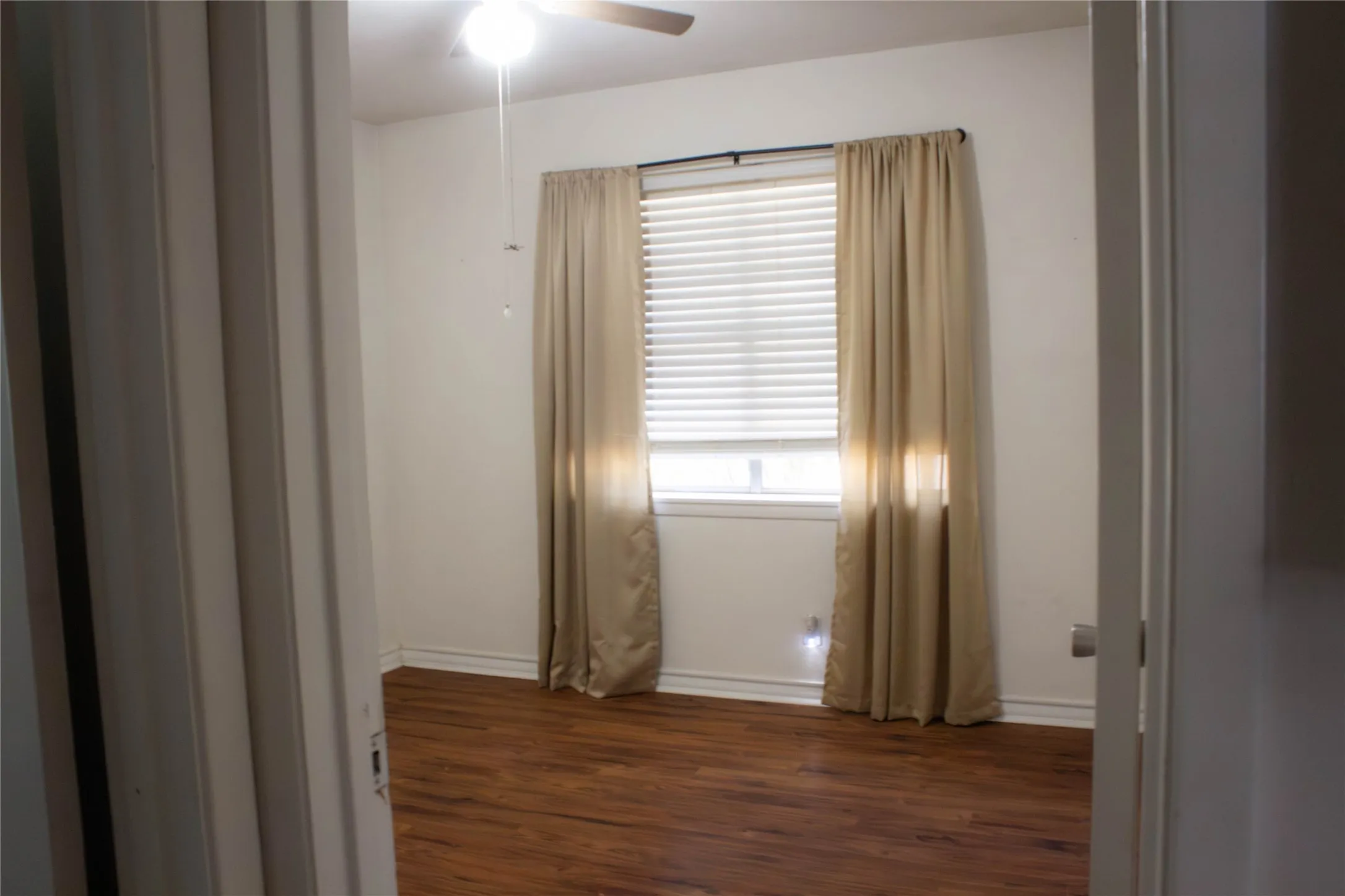 Single Family Residence For Sale in Young County , 1409 Avenue D, Graham, Texas 76450, 3 Bedroom, 1 Bathroom, Garage spaces, 1,142 Sqft, built in 1960, mls#21372227, Real Estate Agent in Graham, Homes For Sale in Young county, Homes For Sale in Graham, Realtor in Graham Texas, Real Estate Brokerage Independent Realty Texas, Luminita Cordes Realtor