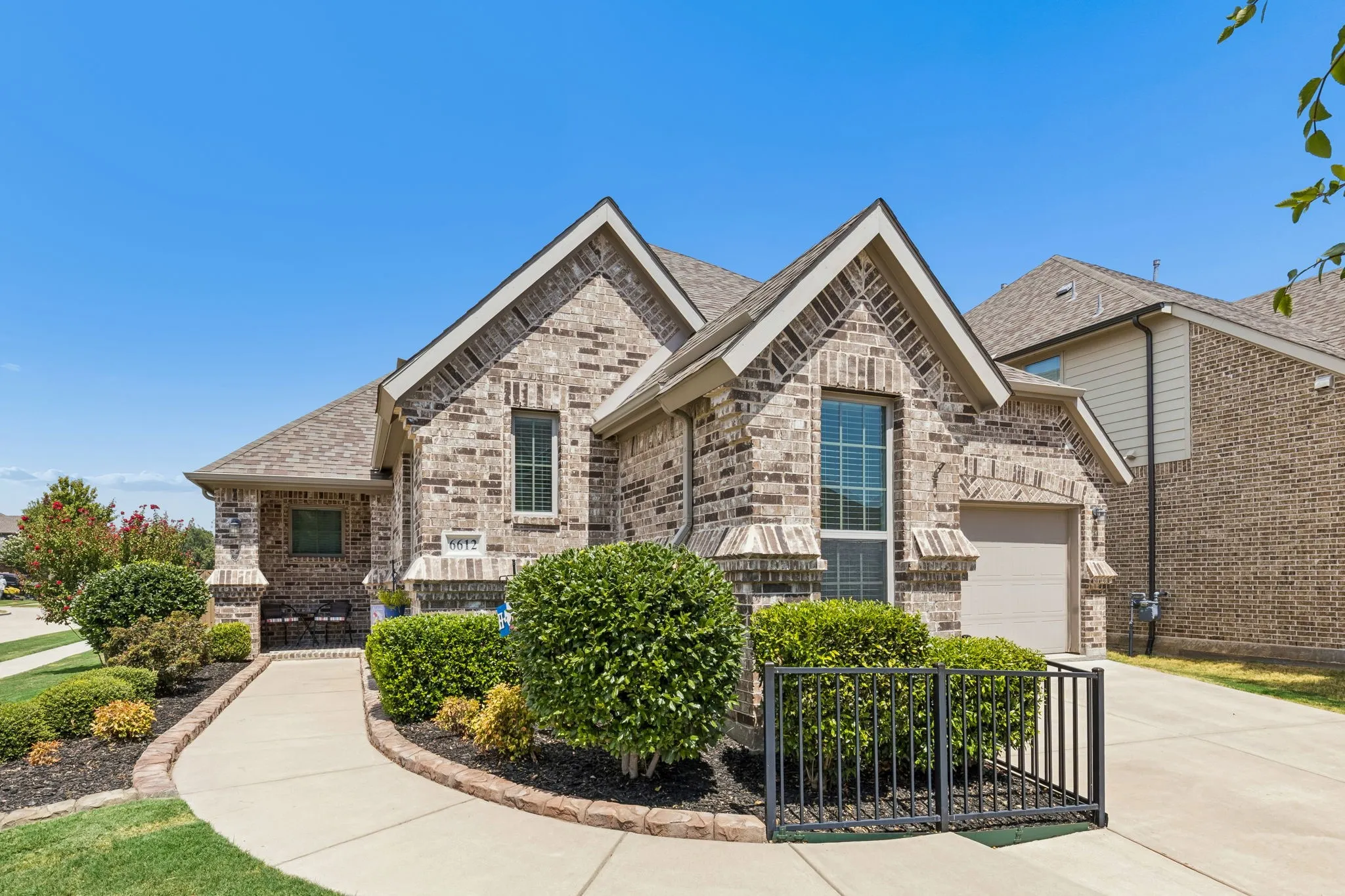 Single Family Residence For Sale in Collin County , 6612 Cristo Lane, Mc Kinney, Texas 75070, 4 Bedroom, 4 Bathroom, 2 Garage spaces, 2,653 Sqft, built in 2018, mls#21372185, Real Estate Agent in Mc Kinney, Homes For Sale in Collin county, Homes For Sale in Mc Kinney, Realtor in Mc Kinney Texas, Real Estate Brokerage Independent Realty Texas, Luminita Cordes Realtor