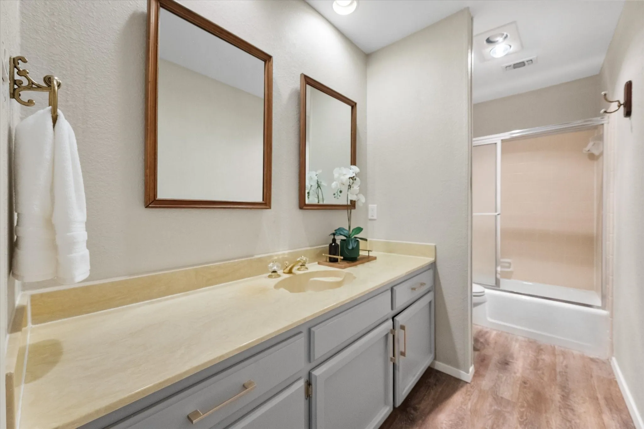 Hall bathroom shared by secondary bedrooms