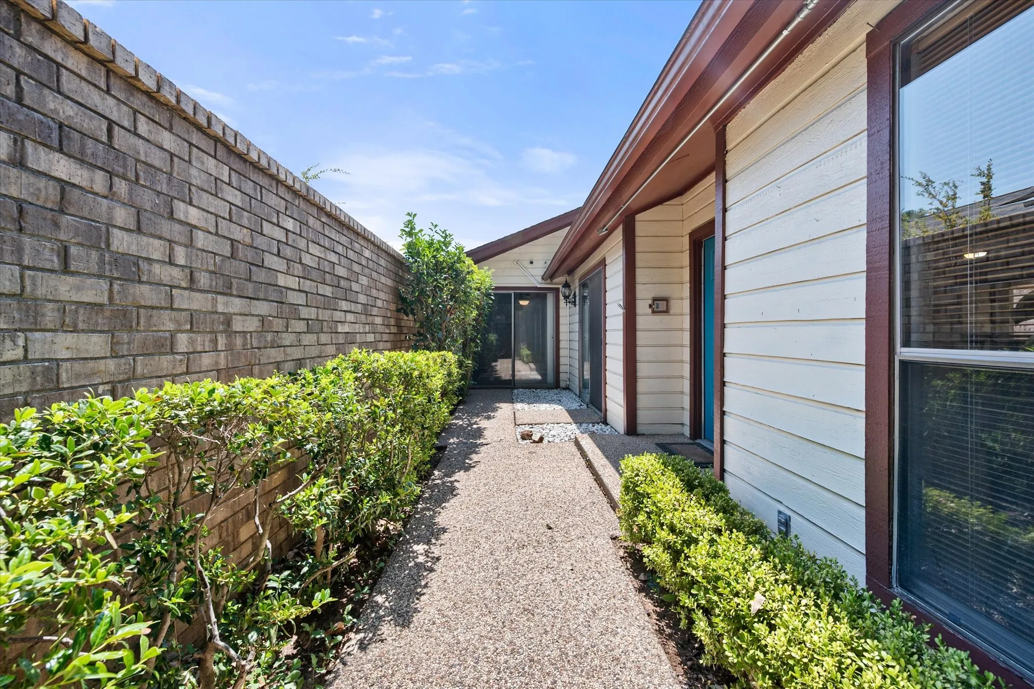 Single Family Residence For Sale in Tarrant County , 2216 Winter Sunday Way, Arlington, Texas 76012, 3 Bedroom, 2 Bathroom, 2 Garage spaces, 2,279 Sqft, built in 1980, mls#21370469, Real Estate Agent in Arlington, Homes For Sale in Tarrant county, Homes For Sale in Arlington, Realtor in Arlington Texas, Real Estate Brokerage Independent Realty Texas, Luminita Cordes Realtor