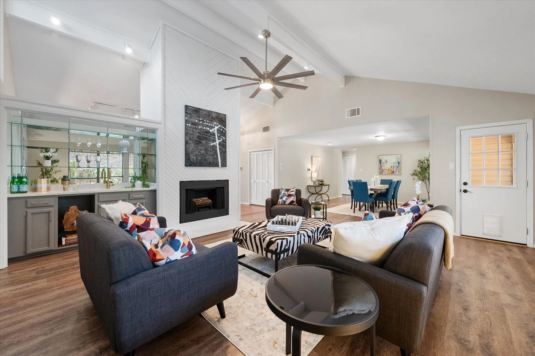 Single Family Residence For Sale in Tarrant County , 2216 Winter Sunday Way, Arlington, Texas 76012, 3 Bedroom, 2 Bathroom, 2 Garage spaces, 2,279 Sqft, built in 1980, mls#21370469, Real Estate Agent in Arlington, Homes For Sale in Tarrant county, Homes For Sale in Arlington, Realtor in Arlington Texas, Real Estate Brokerage Independent Realty Texas, Luminita Cordes Realtor
