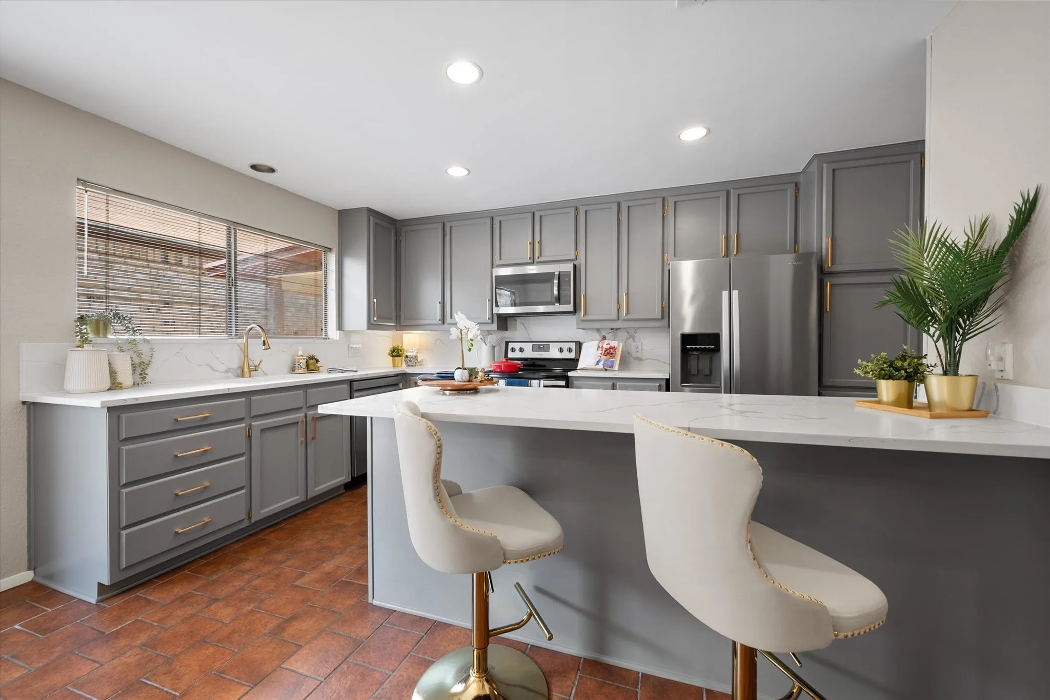 Quartz countertops and breakfast bar