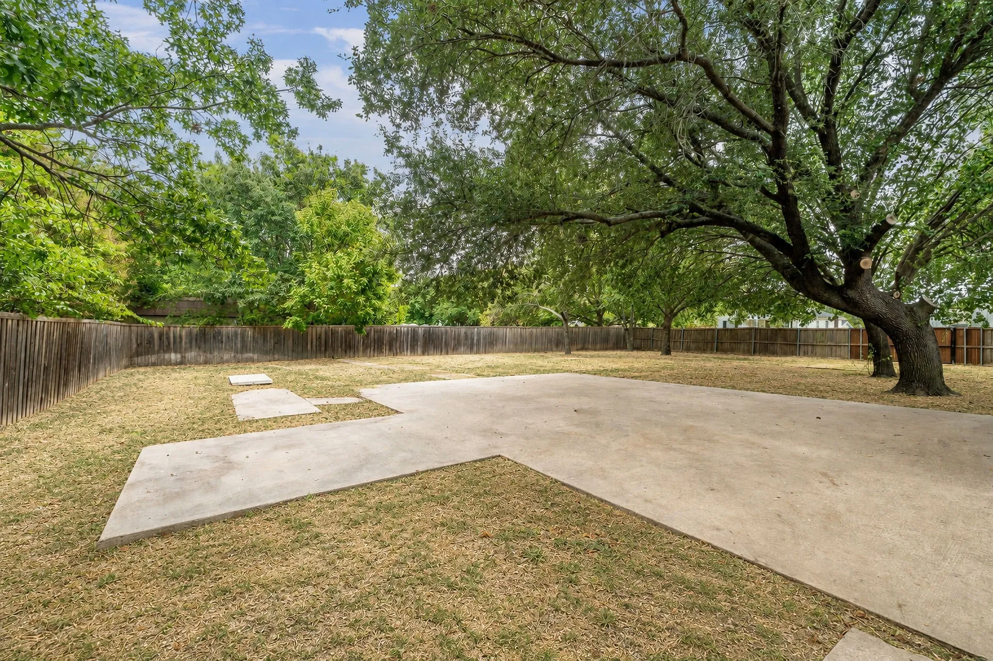 Single Family Residence For Sale in Grayson County , 227 N Hopson Street, Van Alstyne, Texas 75495, 5 Bedroom, 4 Bathroom, 3 Garage spaces, 3,239 Sqft, built in 1993, mls#21370325, Real Estate Agent in Van Alstyne, Homes For Sale in Grayson county, Homes For Sale in Van Alstyne, Realtor in Van Alstyne Texas, Real Estate Brokerage Independent Realty Texas, Luminita Cordes Realtor