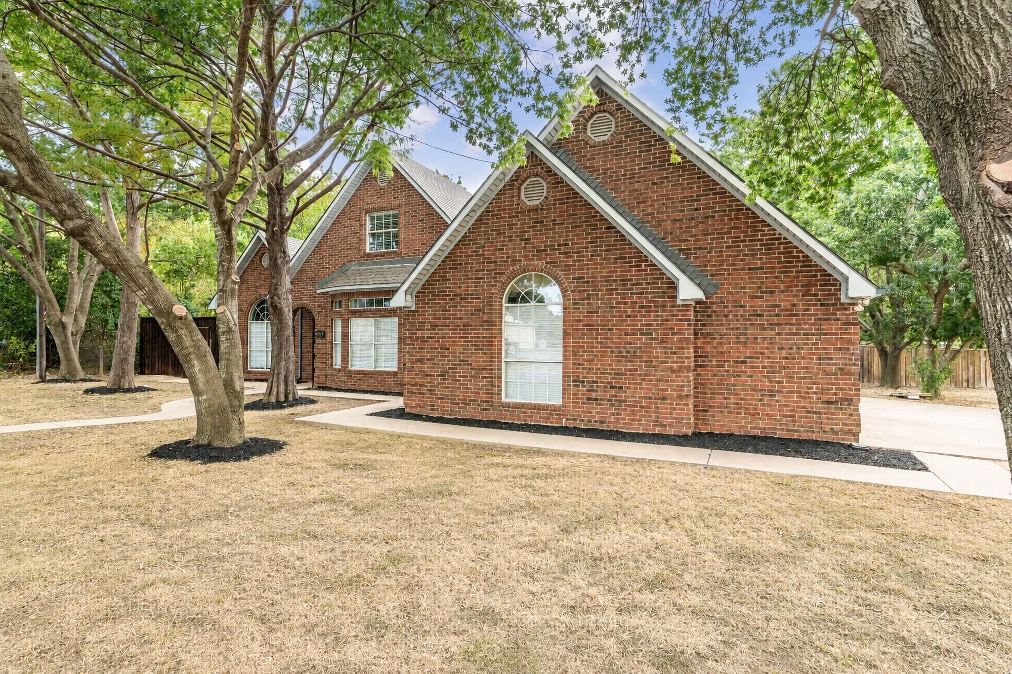 Single Family Residence For Sale in Grayson County , 227 N Hopson Street, Van Alstyne, Texas 75495, 5 Bedroom, 4 Bathroom, 3 Garage spaces, 3,239 Sqft, built in 1993, mls#21370325, Real Estate Agent in Van Alstyne, Homes For Sale in Grayson county, Homes For Sale in Van Alstyne, Realtor in Van Alstyne Texas, Real Estate Brokerage Independent Realty Texas, Luminita Cordes Realtor