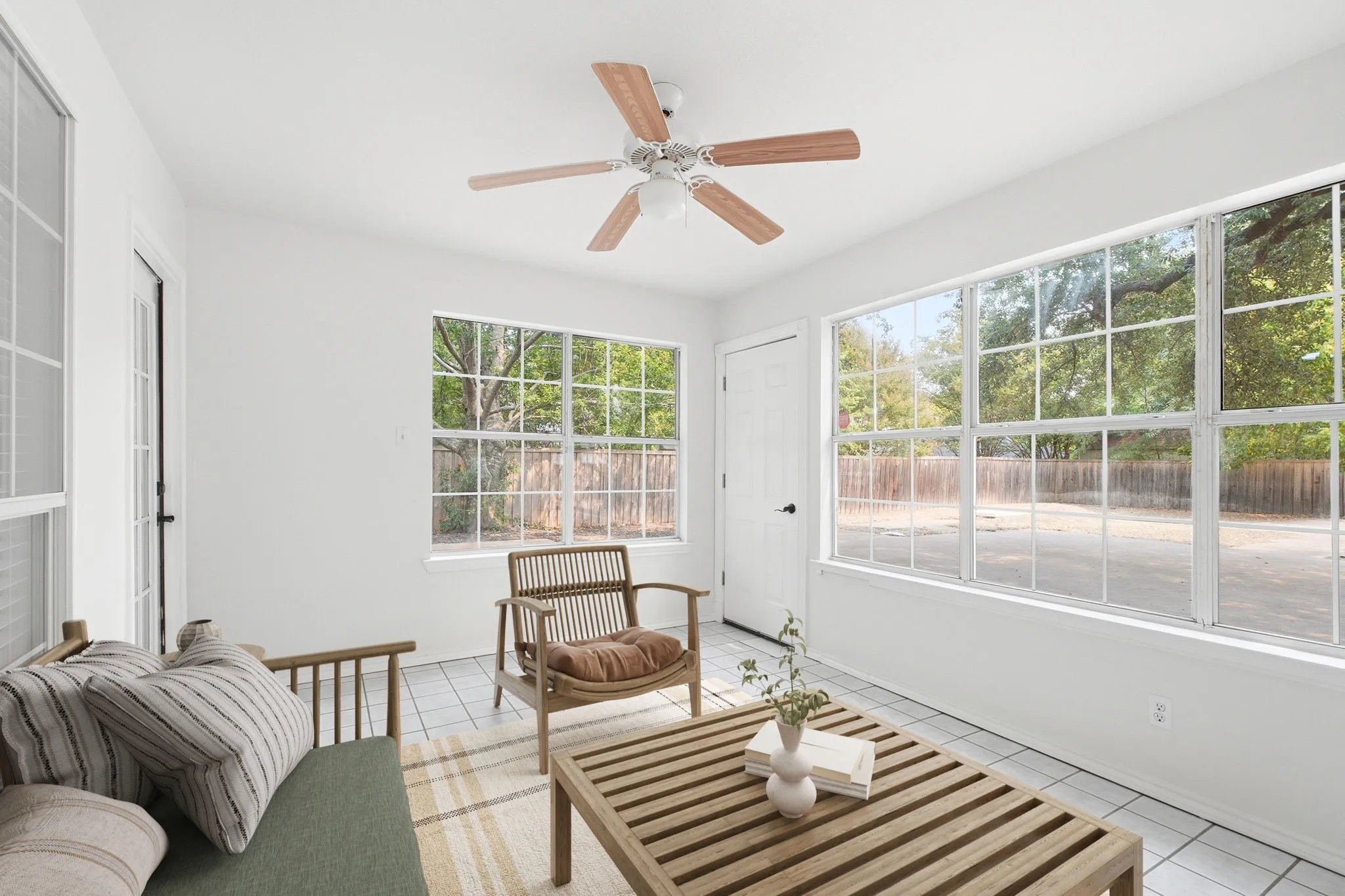 Single Family Residence For Sale in Grayson County , 227 N Hopson Street, Van Alstyne, Texas 75495, 5 Bedroom, 4 Bathroom, 3 Garage spaces, 3,239 Sqft, built in 1993, mls#21370325, Real Estate Agent in Van Alstyne, Homes For Sale in Grayson county, Homes For Sale in Van Alstyne, Realtor in Van Alstyne Texas, Real Estate Brokerage Independent Realty Texas, Luminita Cordes Realtor