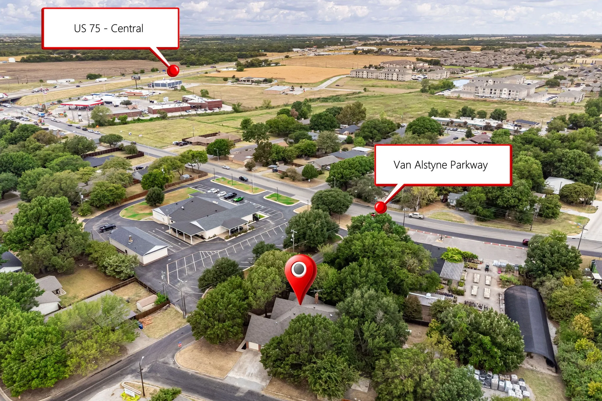 Single Family Residence For Sale in Grayson County , 227 N Hopson Street, Van Alstyne, Texas 75495, 5 Bedroom, 4 Bathroom, 3 Garage spaces, 3,239 Sqft, built in 1993, mls#21370325, Real Estate Agent in Van Alstyne, Homes For Sale in Grayson county, Homes For Sale in Van Alstyne, Realtor in Van Alstyne Texas, Real Estate Brokerage Independent Realty Texas, Luminita Cordes Realtor