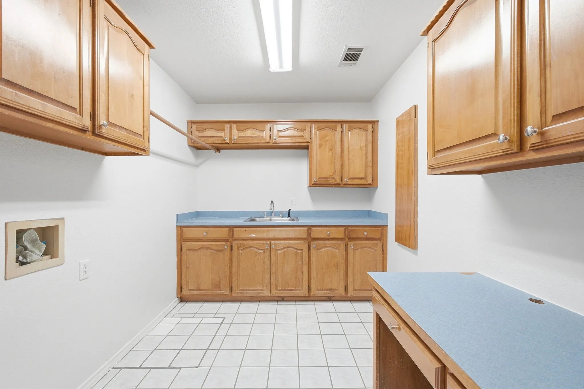Single Family Residence For Sale in Grayson County , 227 N Hopson Street, Van Alstyne, Texas 75495, 5 Bedroom, 4 Bathroom, 3 Garage spaces, 3,239 Sqft, built in 1993, mls#21370325, Real Estate Agent in Van Alstyne, Homes For Sale in Grayson county, Homes For Sale in Van Alstyne, Realtor in Van Alstyne Texas, Real Estate Brokerage Independent Realty Texas, Luminita Cordes Realtor