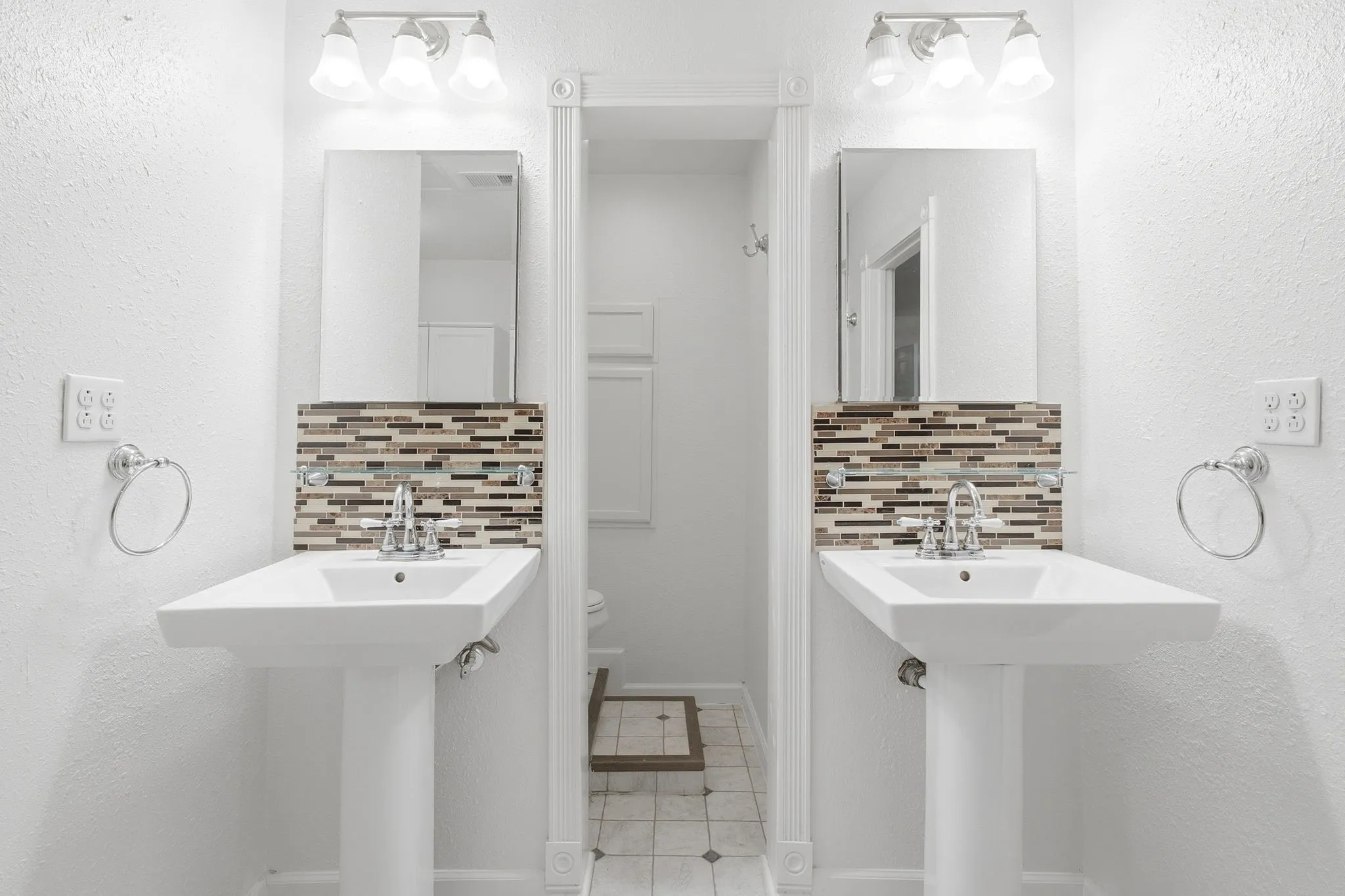 Single Family Residence For Sale in Grayson County , 227 N Hopson Street, Van Alstyne, Texas 75495, 5 Bedroom, 4 Bathroom, 3 Garage spaces, 3,239 Sqft, built in 1993, mls#21370325, Real Estate Agent in Van Alstyne, Homes For Sale in Grayson county, Homes For Sale in Van Alstyne, Realtor in Van Alstyne Texas, Real Estate Brokerage Independent Realty Texas, Luminita Cordes Realtor