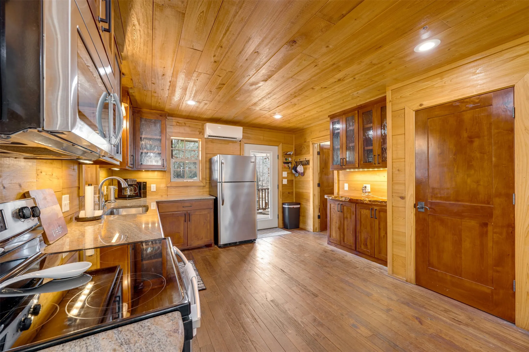 Single Family Residence For Sale in Cherokee County , 8779 FM 768 N, Jacksonville, Texas 75766, 1 Bedroom, 1 Bathroom, Garage spaces, 900 Sqft, built in 2010, mls#21372178, Real Estate Agent in Jacksonville, Homes For Sale in Cherokee county, Homes For Sale in Jacksonville, Realtor in Jacksonville Texas, Real Estate Brokerage Independent Realty Texas, Luminita Cordes Realtor