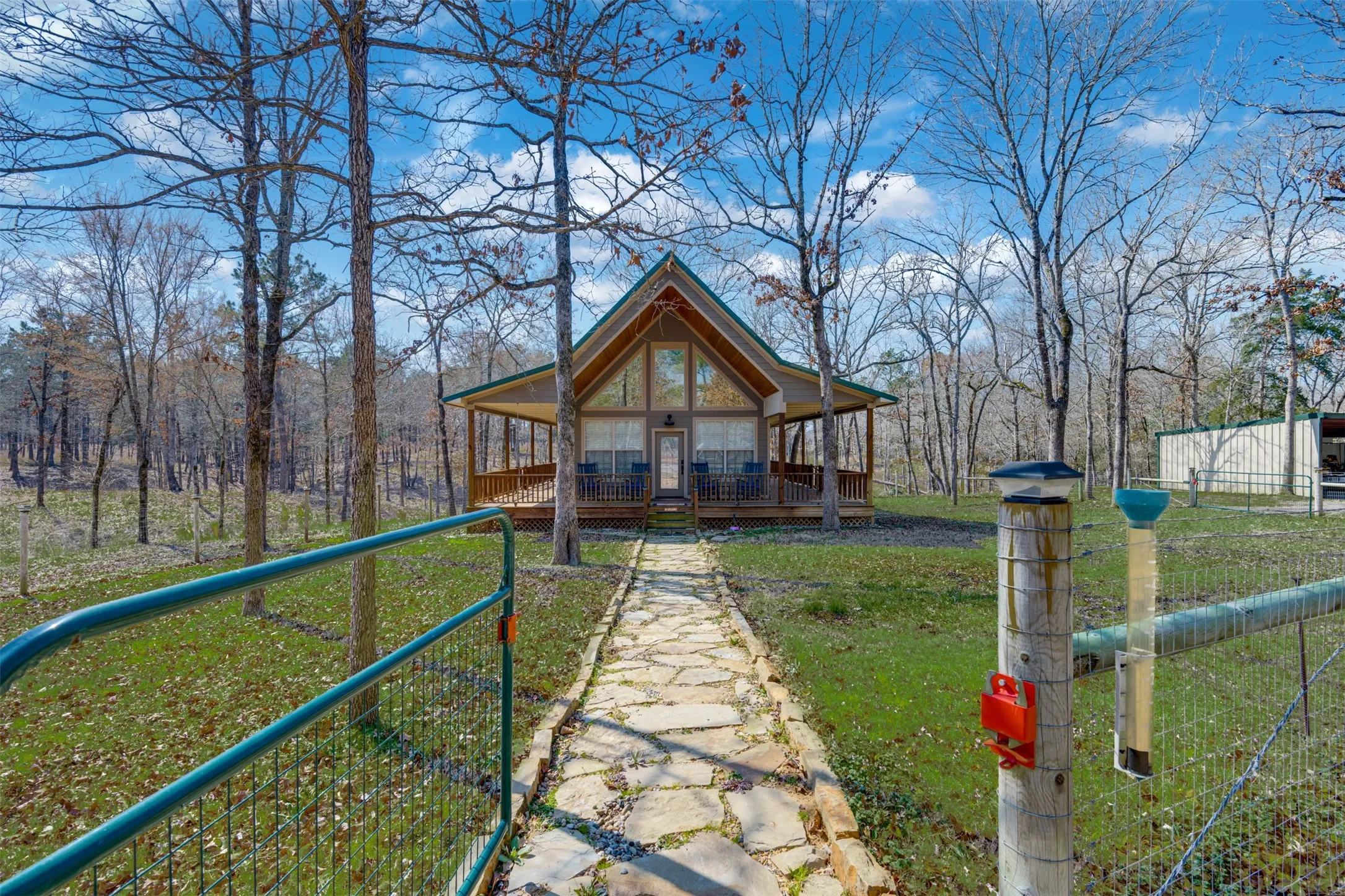 Single Family Residence For Sale in Cherokee County , 8779 FM 768 N, Jacksonville, Texas 75766, 1 Bedroom, 1 Bathroom, Garage spaces, 900 Sqft, built in 2010, mls#21372178, Real Estate Agent in Jacksonville, Homes For Sale in Cherokee county, Homes For Sale in Jacksonville, Realtor in Jacksonville Texas, Real Estate Brokerage Independent Realty Texas, Luminita Cordes Realtor