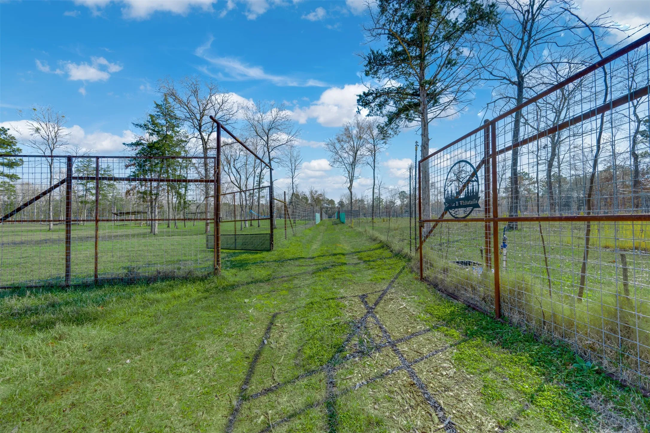 Single Family Residence For Sale in Cherokee County , 8779 FM 768 N, Jacksonville, Texas 75766, 1 Bedroom, 1 Bathroom, Garage spaces, 900 Sqft, built in 2010, mls#21372178, Real Estate Agent in Jacksonville, Homes For Sale in Cherokee county, Homes For Sale in Jacksonville, Realtor in Jacksonville Texas, Real Estate Brokerage Independent Realty Texas, Luminita Cordes Realtor