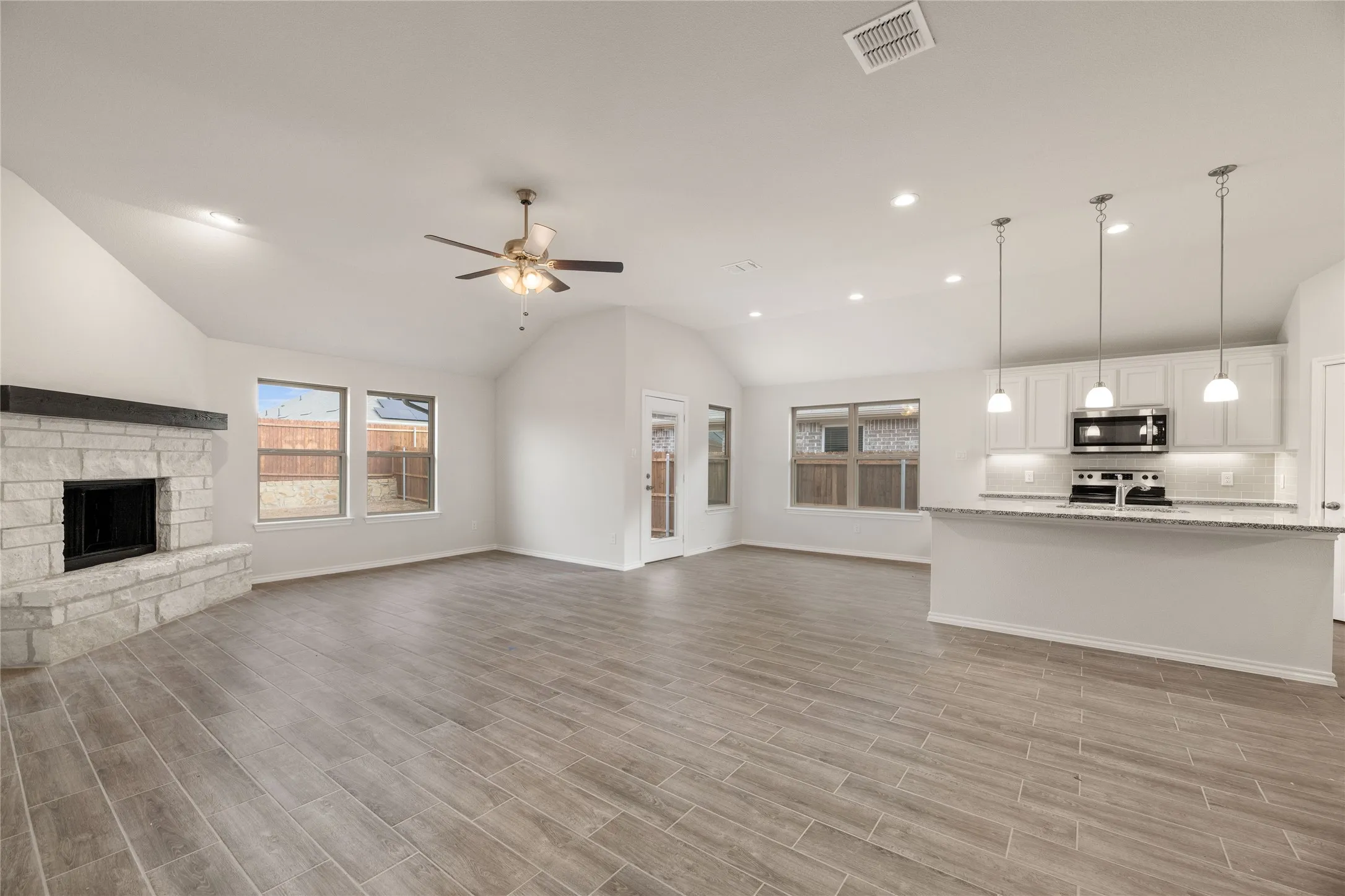 Single Family Residence For Rent in Denton County , 635 Frio Lane, Aubrey, Texas 76227, 4 Bedroom, 2 Bathroom, 2 Garage spaces, 2,022 Sqft, built in 2022, mls#21370256, Real Estate Agent in Aubrey, Homes For Rent in Denton county, Homes For Rent in Aubrey, Realtor in Aubrey Texas, Real Estate Brokerage Independent Realty Texas, Luminita Cordes Realtor