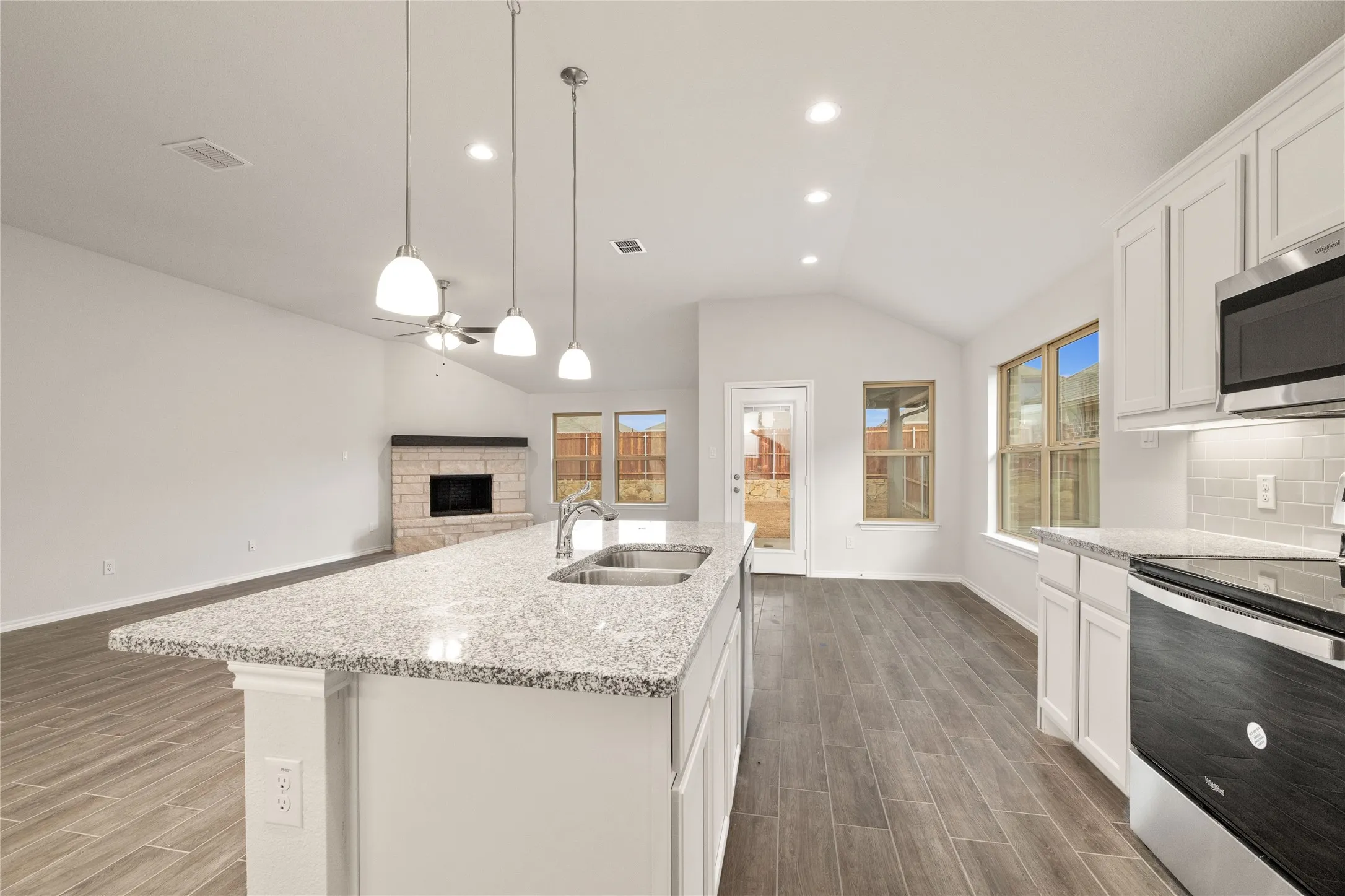 Single Family Residence For Rent in Denton County , 635 Frio Lane, Aubrey, Texas 76227, 4 Bedroom, 2 Bathroom, 2 Garage spaces, 2,022 Sqft, built in 2022, mls#21370256, Real Estate Agent in Aubrey, Homes For Rent in Denton county, Homes For Rent in Aubrey, Realtor in Aubrey Texas, Real Estate Brokerage Independent Realty Texas, Luminita Cordes Realtor