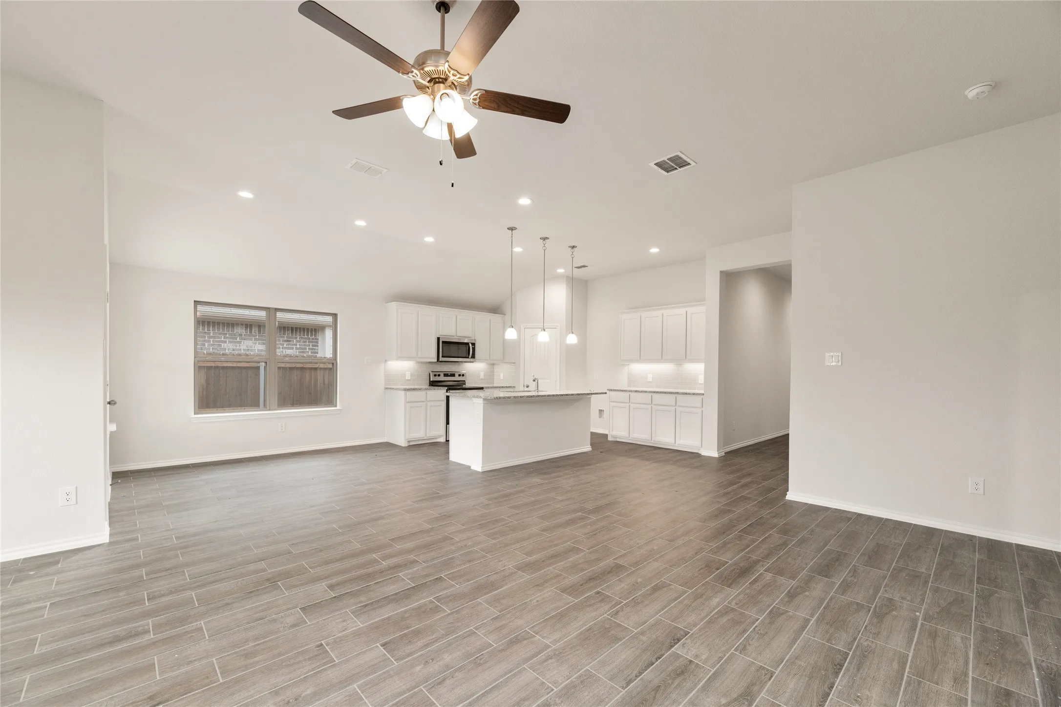 Single Family Residence For Rent in Denton County , 635 Frio Lane, Aubrey, Texas 76227, 4 Bedroom, 2 Bathroom, 2 Garage spaces, 2,022 Sqft, built in 2022, mls#21370256, Real Estate Agent in Aubrey, Homes For Rent in Denton county, Homes For Rent in Aubrey, Realtor in Aubrey Texas, Real Estate Brokerage Independent Realty Texas, Luminita Cordes Realtor