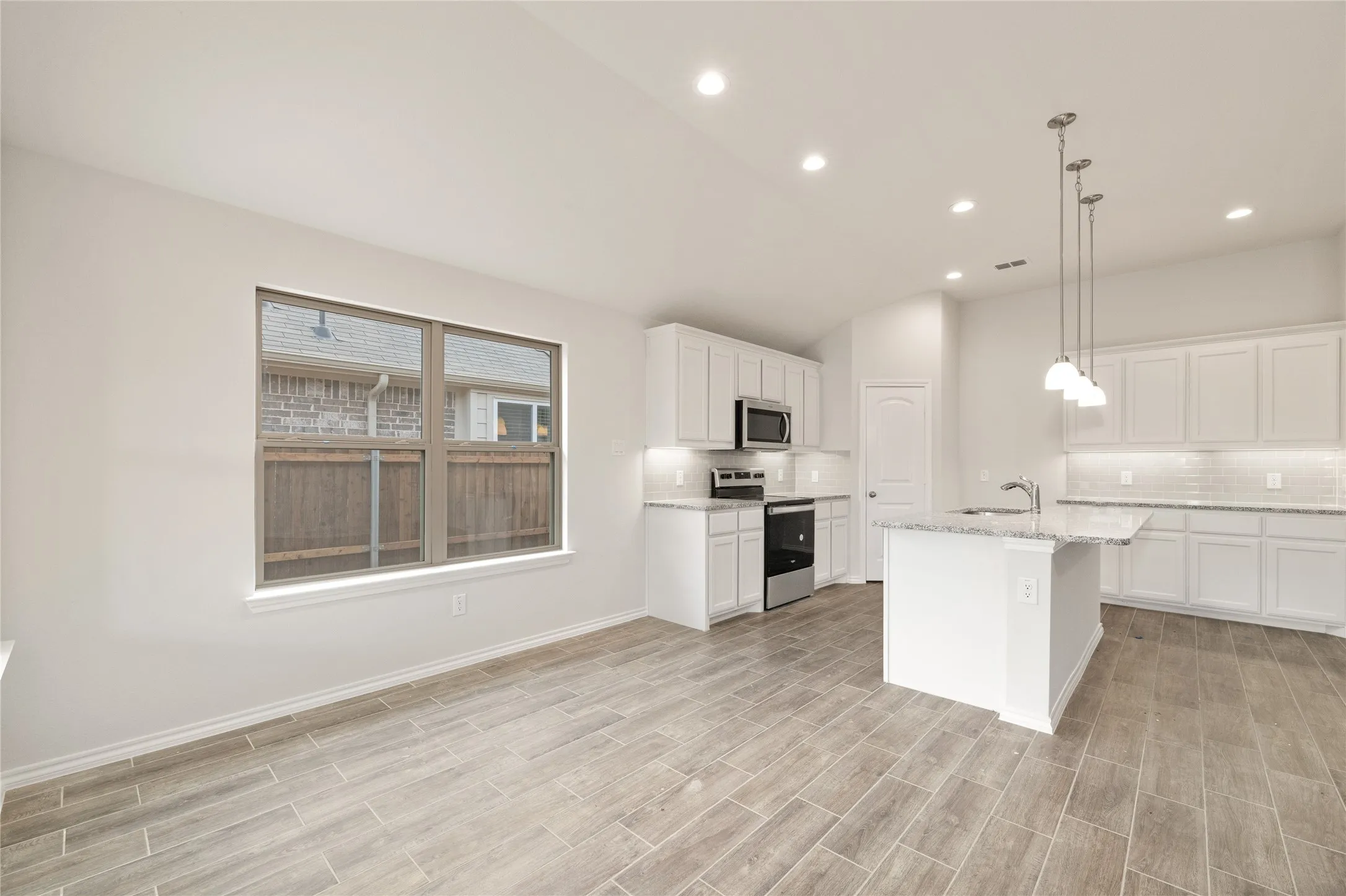 Single Family Residence For Rent in Denton County , 635 Frio Lane, Aubrey, Texas 76227, 4 Bedroom, 2 Bathroom, 2 Garage spaces, 2,022 Sqft, built in 2022, mls#21370256, Real Estate Agent in Aubrey, Homes For Rent in Denton county, Homes For Rent in Aubrey, Realtor in Aubrey Texas, Real Estate Brokerage Independent Realty Texas, Luminita Cordes Realtor