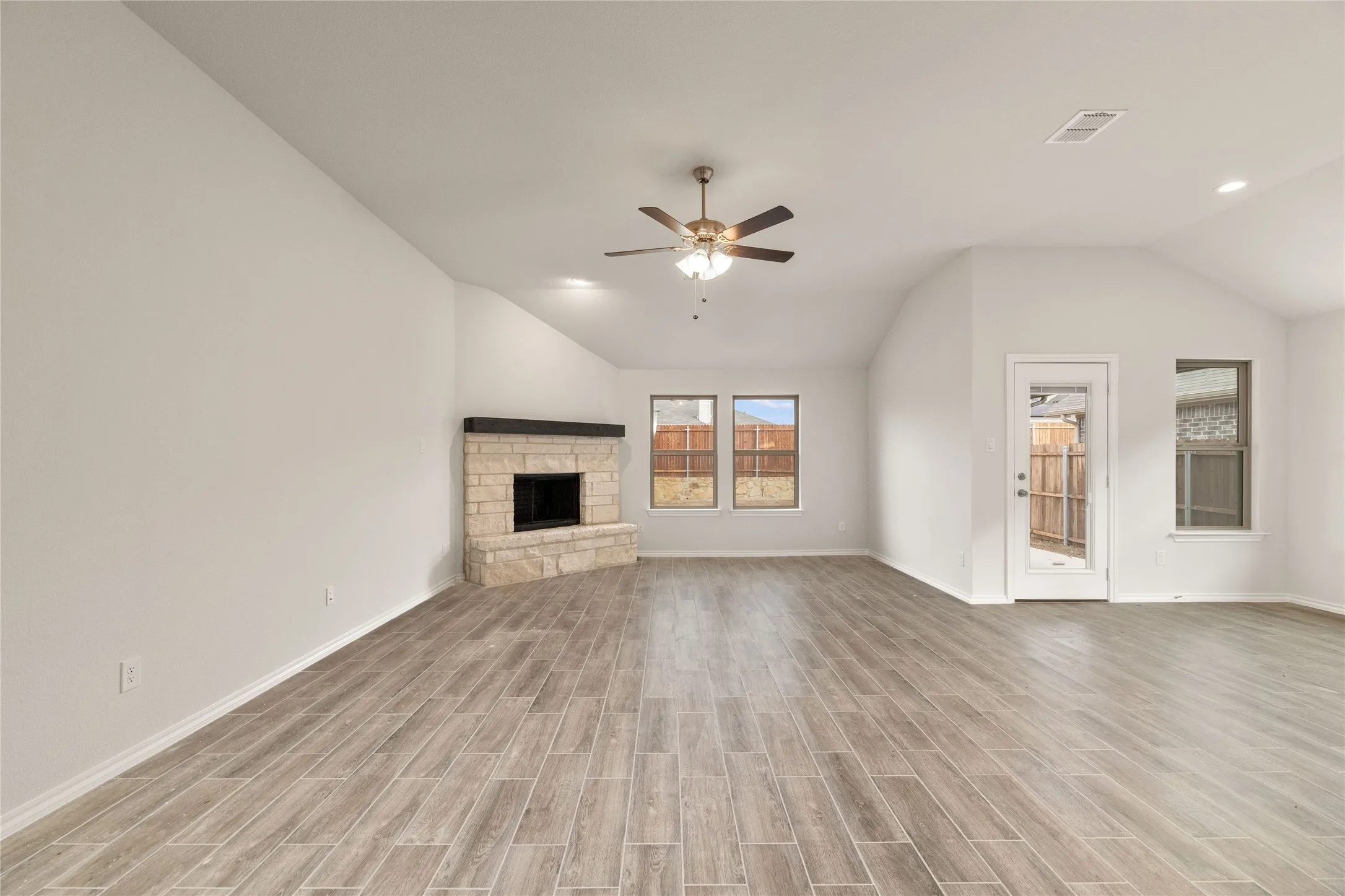 Single Family Residence For Rent in Denton County , 635 Frio Lane, Aubrey, Texas 76227, 4 Bedroom, 2 Bathroom, 2 Garage spaces, 2,022 Sqft, built in 2022, mls#21370256, Real Estate Agent in Aubrey, Homes For Rent in Denton county, Homes For Rent in Aubrey, Realtor in Aubrey Texas, Real Estate Brokerage Independent Realty Texas, Luminita Cordes Realtor