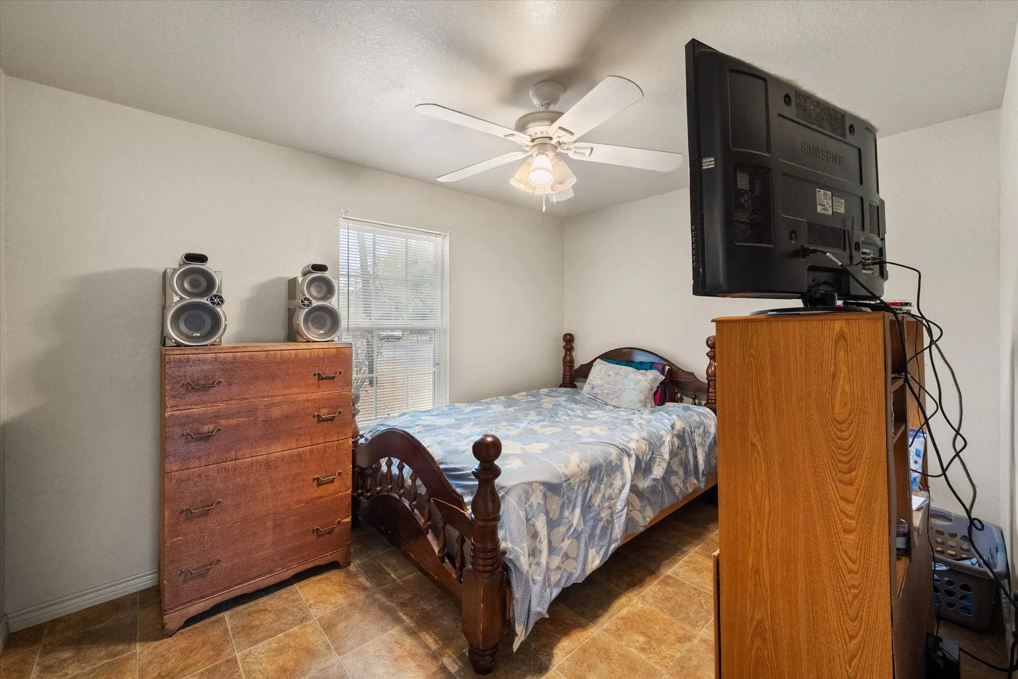 Single Family Residence For Sale in Navarro County , 700 Cypress Avenue, Corsicana, Texas 75110, 2 Bedroom, 1 Bathroom, Garage spaces, 1,161 Sqft, built in 2016, mls#21372175, Real Estate Agent in Corsicana, Homes For Sale in Navarro county, Homes For Sale in Corsicana, Realtor in Corsicana Texas, Real Estate Brokerage Independent Realty Texas, Luminita Cordes Realtor