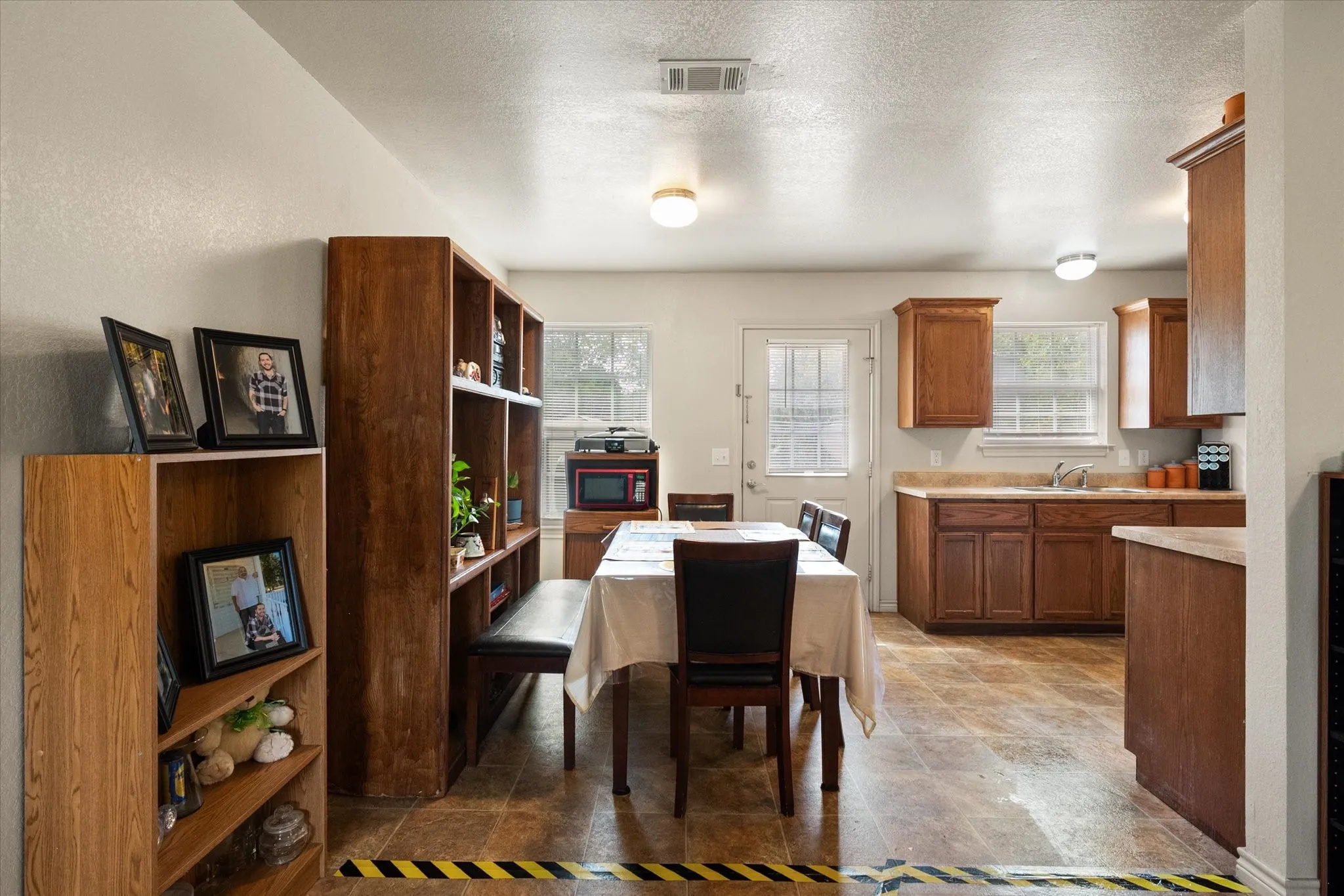Single Family Residence For Sale in Navarro County , 700 Cypress Avenue, Corsicana, Texas 75110, 2 Bedroom, 1 Bathroom, Garage spaces, 1,161 Sqft, built in 2016, mls#21372175, Real Estate Agent in Corsicana, Homes For Sale in Navarro county, Homes For Sale in Corsicana, Realtor in Corsicana Texas, Real Estate Brokerage Independent Realty Texas, Luminita Cordes Realtor