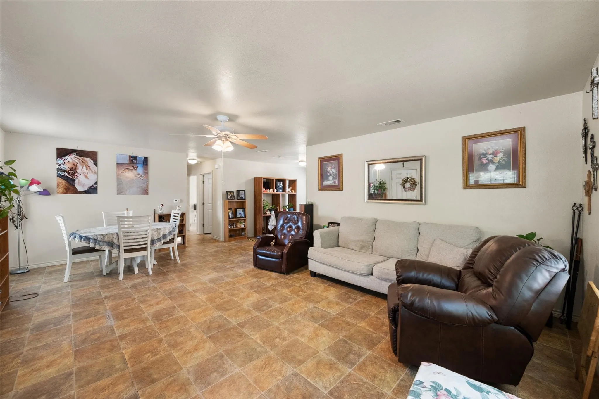 Single Family Residence For Sale in Navarro County , 700 Cypress Avenue, Corsicana, Texas 75110, 2 Bedroom, 1 Bathroom, Garage spaces, 1,161 Sqft, built in 2016, mls#21372175, Real Estate Agent in Corsicana, Homes For Sale in Navarro county, Homes For Sale in Corsicana, Realtor in Corsicana Texas, Real Estate Brokerage Independent Realty Texas, Luminita Cordes Realtor