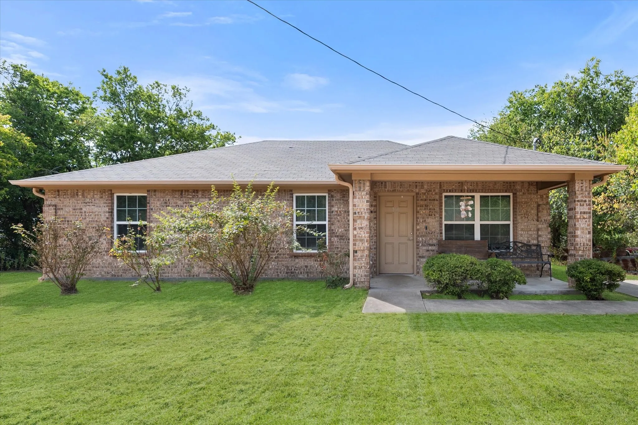 Single Family Residence For Sale in Navarro County , 700 Cypress Avenue, Corsicana, Texas 75110, 2 Bedroom, 1 Bathroom, Garage spaces, 1,161 Sqft, built in 2016, mls#21372175, Real Estate Agent in Corsicana, Homes For Sale in Navarro county, Homes For Sale in Corsicana, Realtor in Corsicana Texas, Real Estate Brokerage Independent Realty Texas, Luminita Cordes Realtor