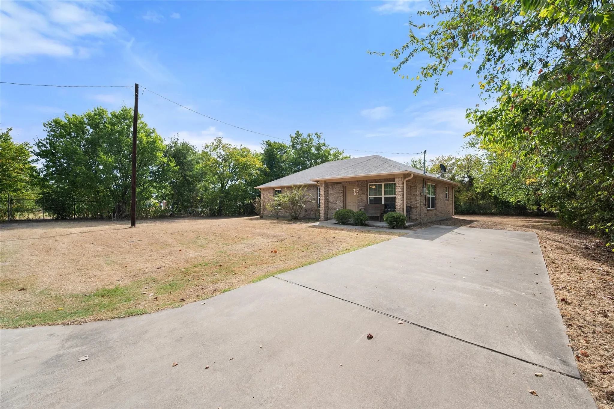 Single Family Residence For Sale in Navarro County , 700 Cypress Avenue, Corsicana, Texas 75110, 2 Bedroom, 1 Bathroom, Garage spaces, 1,161 Sqft, built in 2016, mls#21372175, Real Estate Agent in Corsicana, Homes For Sale in Navarro county, Homes For Sale in Corsicana, Realtor in Corsicana Texas, Real Estate Brokerage Independent Realty Texas, Luminita Cordes Realtor