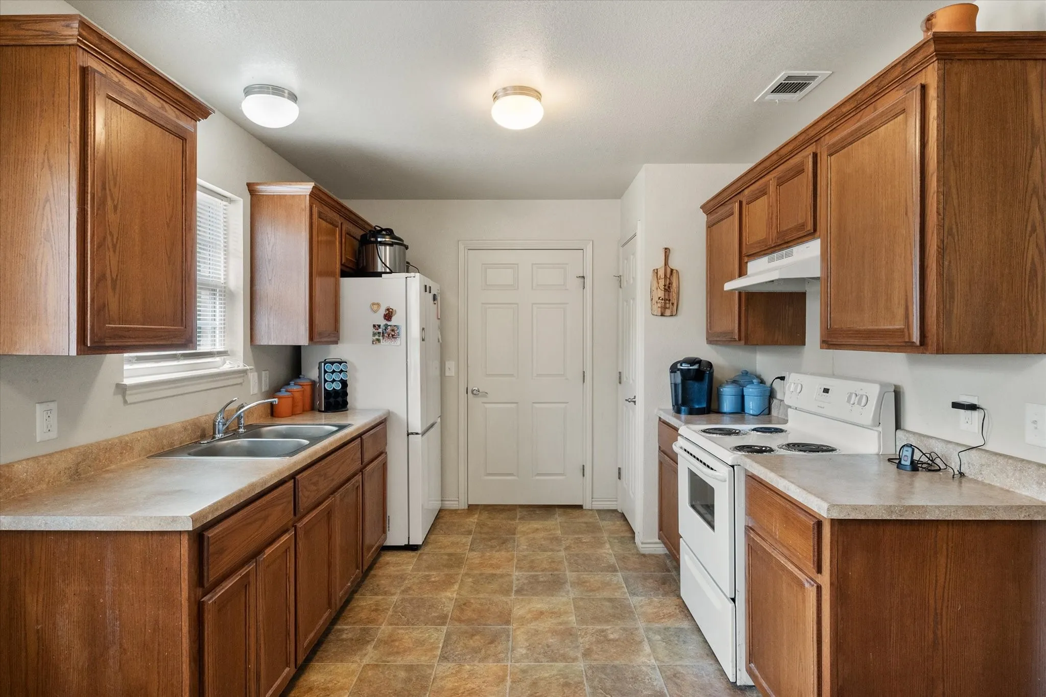 Single Family Residence For Sale in Navarro County , 700 Cypress Avenue, Corsicana, Texas 75110, 2 Bedroom, 1 Bathroom, Garage spaces, 1,161 Sqft, built in 2016, mls#21372175, Real Estate Agent in Corsicana, Homes For Sale in Navarro county, Homes For Sale in Corsicana, Realtor in Corsicana Texas, Real Estate Brokerage Independent Realty Texas, Luminita Cordes Realtor