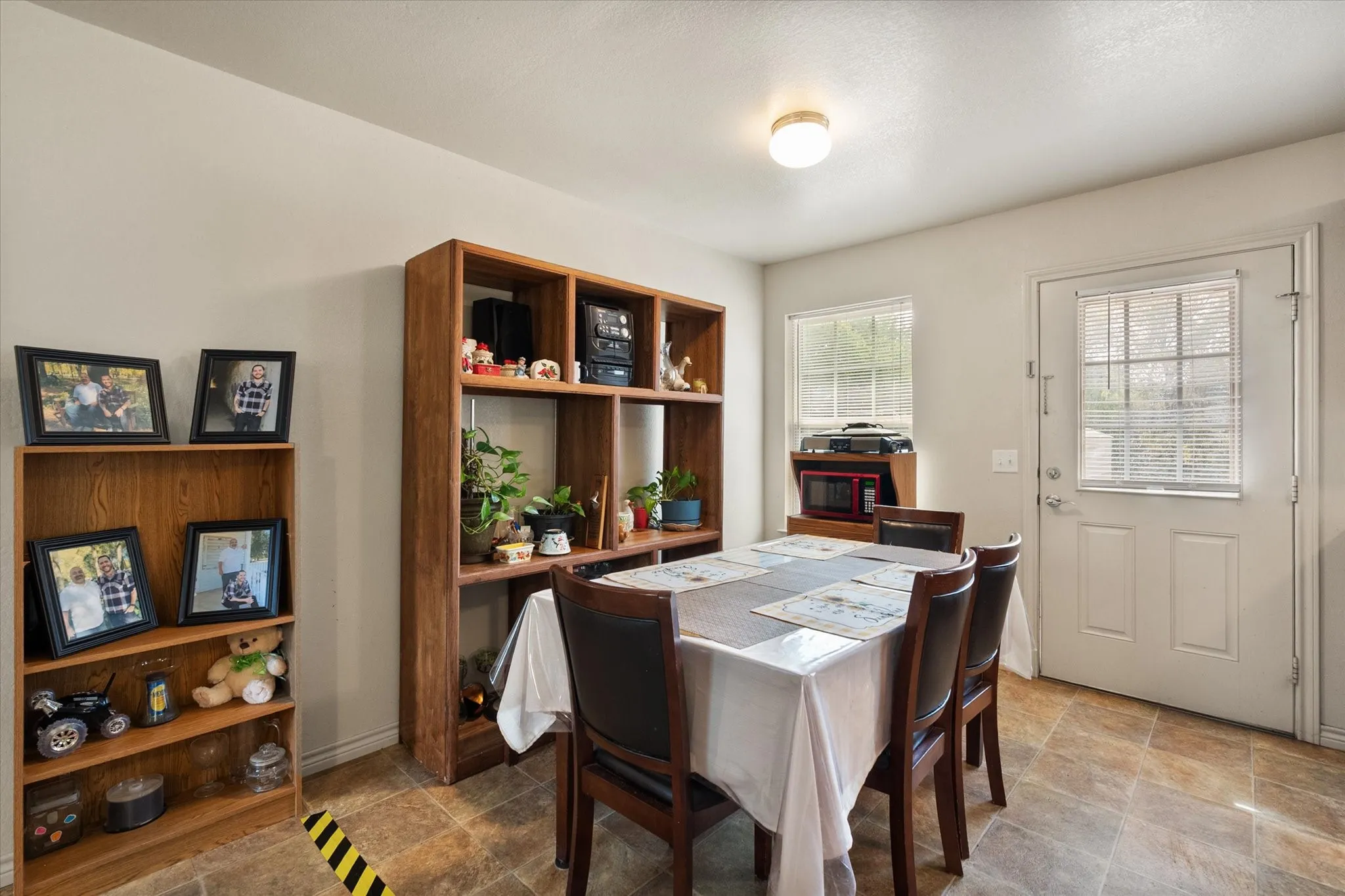 Single Family Residence For Sale in Navarro County , 700 Cypress Avenue, Corsicana, Texas 75110, 2 Bedroom, 1 Bathroom, Garage spaces, 1,161 Sqft, built in 2016, mls#21372175, Real Estate Agent in Corsicana, Homes For Sale in Navarro county, Homes For Sale in Corsicana, Realtor in Corsicana Texas, Real Estate Brokerage Independent Realty Texas, Luminita Cordes Realtor