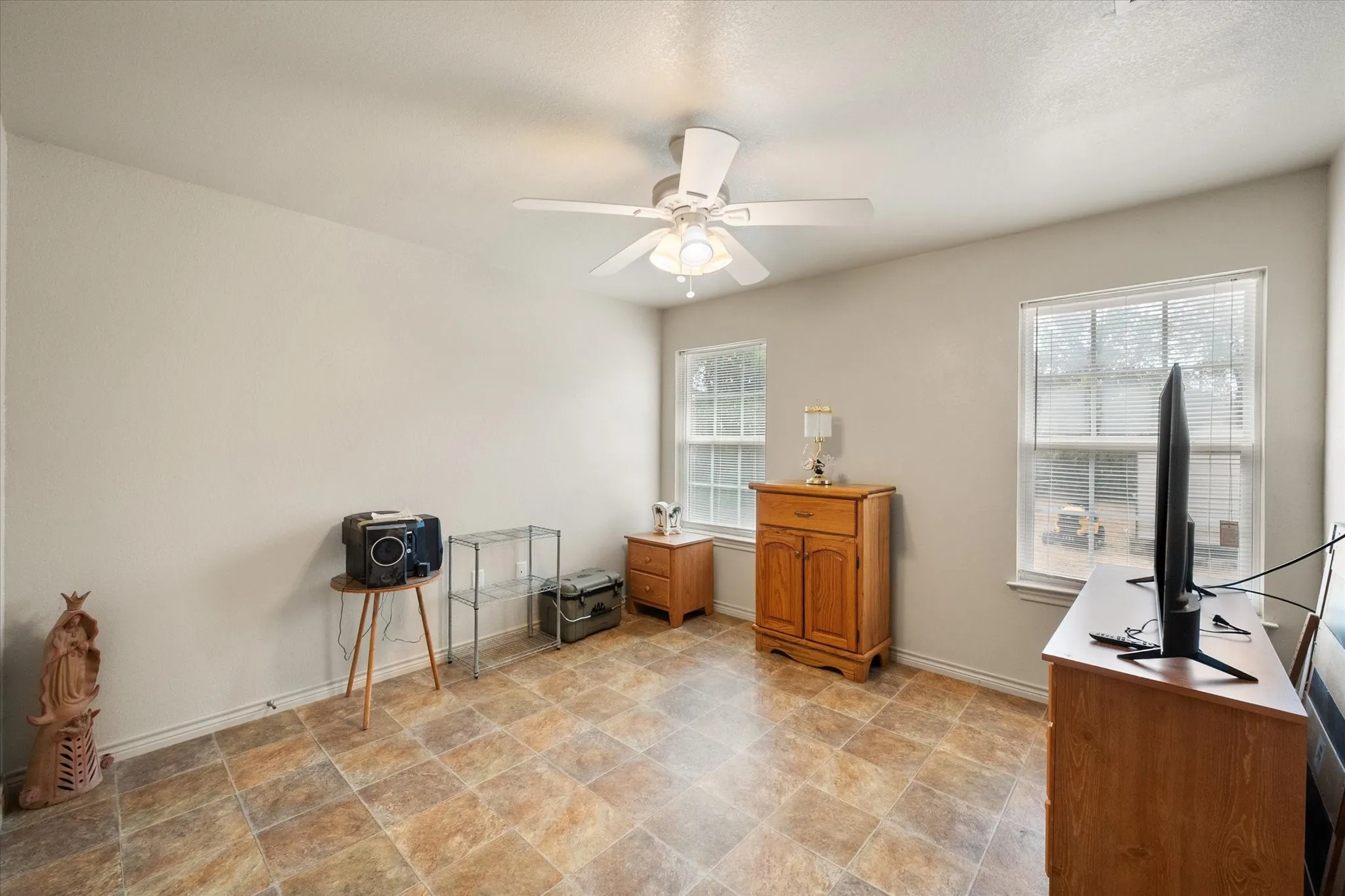 Single Family Residence For Sale in Navarro County , 700 Cypress Avenue, Corsicana, Texas 75110, 2 Bedroom, 1 Bathroom, Garage spaces, 1,161 Sqft, built in 2016, mls#21372175, Real Estate Agent in Corsicana, Homes For Sale in Navarro county, Homes For Sale in Corsicana, Realtor in Corsicana Texas, Real Estate Brokerage Independent Realty Texas, Luminita Cordes Realtor