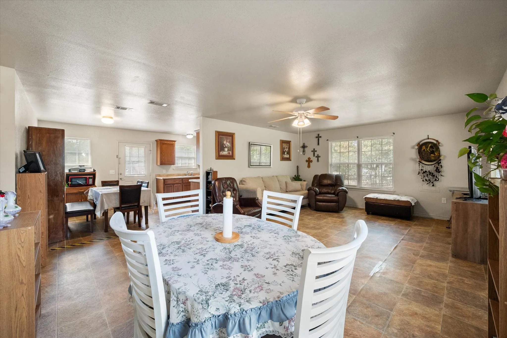 Single Family Residence For Sale in Navarro County , 700 Cypress Avenue, Corsicana, Texas 75110, 2 Bedroom, 1 Bathroom, Garage spaces, 1,161 Sqft, built in 2016, mls#21372175, Real Estate Agent in Corsicana, Homes For Sale in Navarro county, Homes For Sale in Corsicana, Realtor in Corsicana Texas, Real Estate Brokerage Independent Realty Texas, Luminita Cordes Realtor