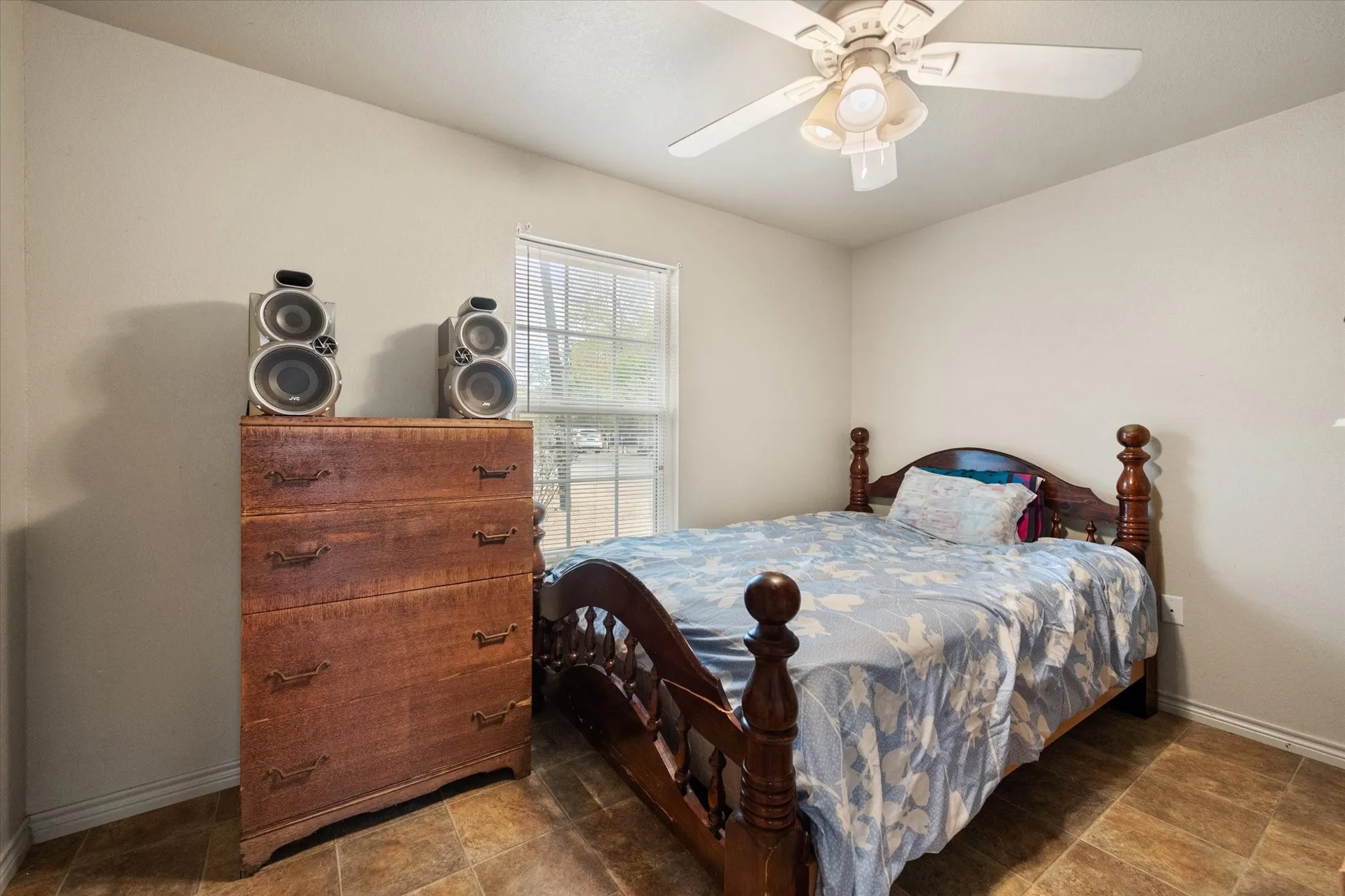 Single Family Residence For Sale in Navarro County , 700 Cypress Avenue, Corsicana, Texas 75110, 2 Bedroom, 1 Bathroom, Garage spaces, 1,161 Sqft, built in 2016, mls#21372175, Real Estate Agent in Corsicana, Homes For Sale in Navarro county, Homes For Sale in Corsicana, Realtor in Corsicana Texas, Real Estate Brokerage Independent Realty Texas, Luminita Cordes Realtor