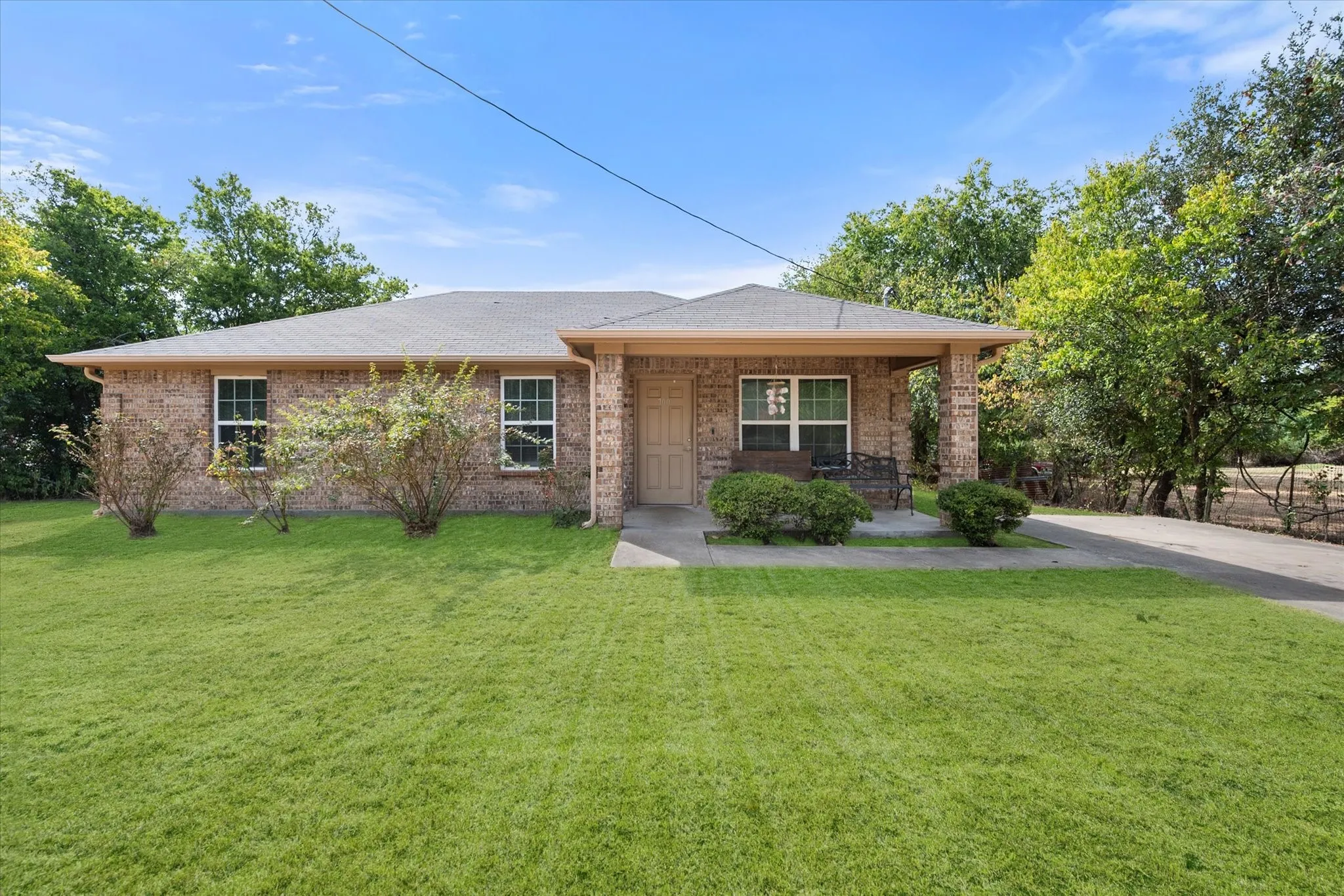 Single Family Residence For Sale in Navarro County , 700 Cypress Avenue, Corsicana, Texas 75110, 2 Bedroom, 1 Bathroom, Garage spaces, 1,161 Sqft, built in 2016, mls#21372175, Real Estate Agent in Corsicana, Homes For Sale in Navarro county, Homes For Sale in Corsicana, Realtor in Corsicana Texas, Real Estate Brokerage Independent Realty Texas, Luminita Cordes Realtor