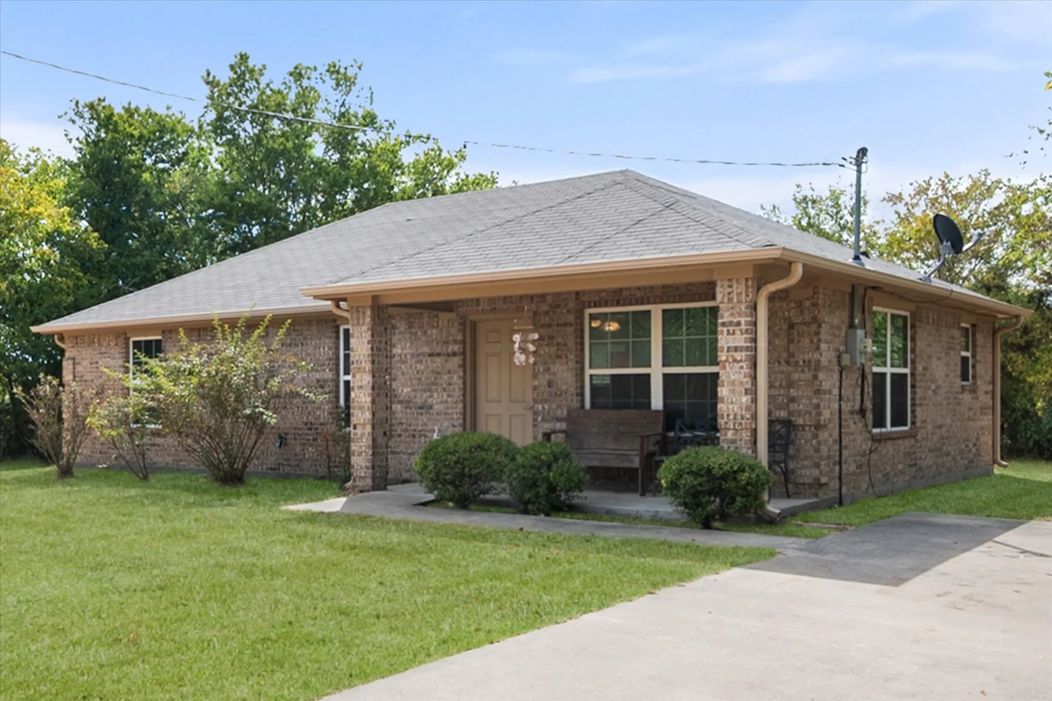 Single Family Residence For Sale in Navarro County , 700 Cypress Avenue, Corsicana, Texas 75110, 2 Bedroom, 1 Bathroom, Garage spaces, 1,161 Sqft, built in 2016, mls#21372175, Real Estate Agent in Corsicana, Homes For Sale in Navarro county, Homes For Sale in Corsicana, Realtor in Corsicana Texas, Real Estate Brokerage Independent Realty Texas, Luminita Cordes Realtor