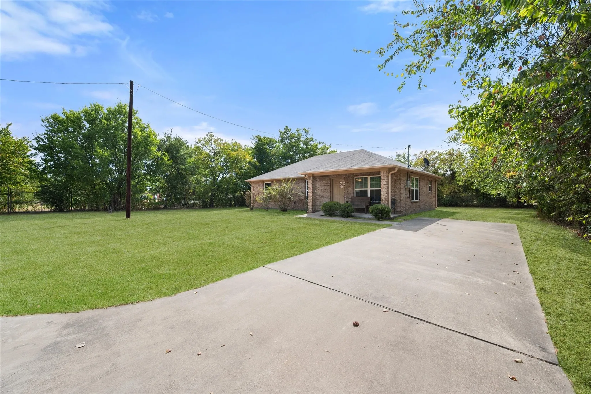 Single Family Residence For Sale in Navarro County , 700 Cypress Avenue, Corsicana, Texas 75110, 2 Bedroom, 1 Bathroom, Garage spaces, 1,161 Sqft, built in 2016, mls#21372175, Real Estate Agent in Corsicana, Homes For Sale in Navarro county, Homes For Sale in Corsicana, Realtor in Corsicana Texas, Real Estate Brokerage Independent Realty Texas, Luminita Cordes Realtor