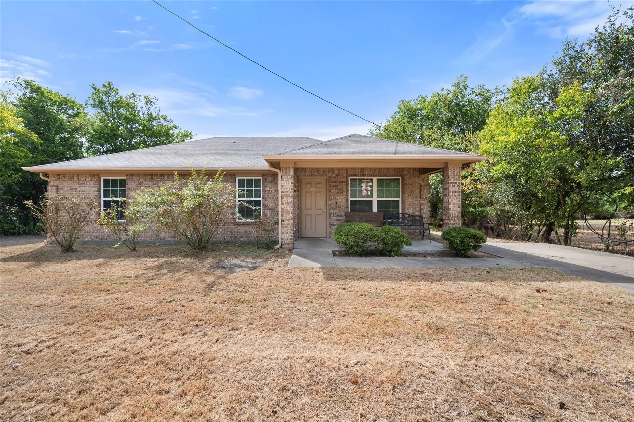 Single Family Residence For Sale in Navarro County , 700 Cypress Avenue, Corsicana, Texas 75110, 2 Bedroom, 1 Bathroom, Garage spaces, 1,161 Sqft, built in 2016, mls#21372175, Real Estate Agent in Corsicana, Homes For Sale in Navarro county, Homes For Sale in Corsicana, Realtor in Corsicana Texas, Real Estate Brokerage Independent Realty Texas, Luminita Cordes Realtor