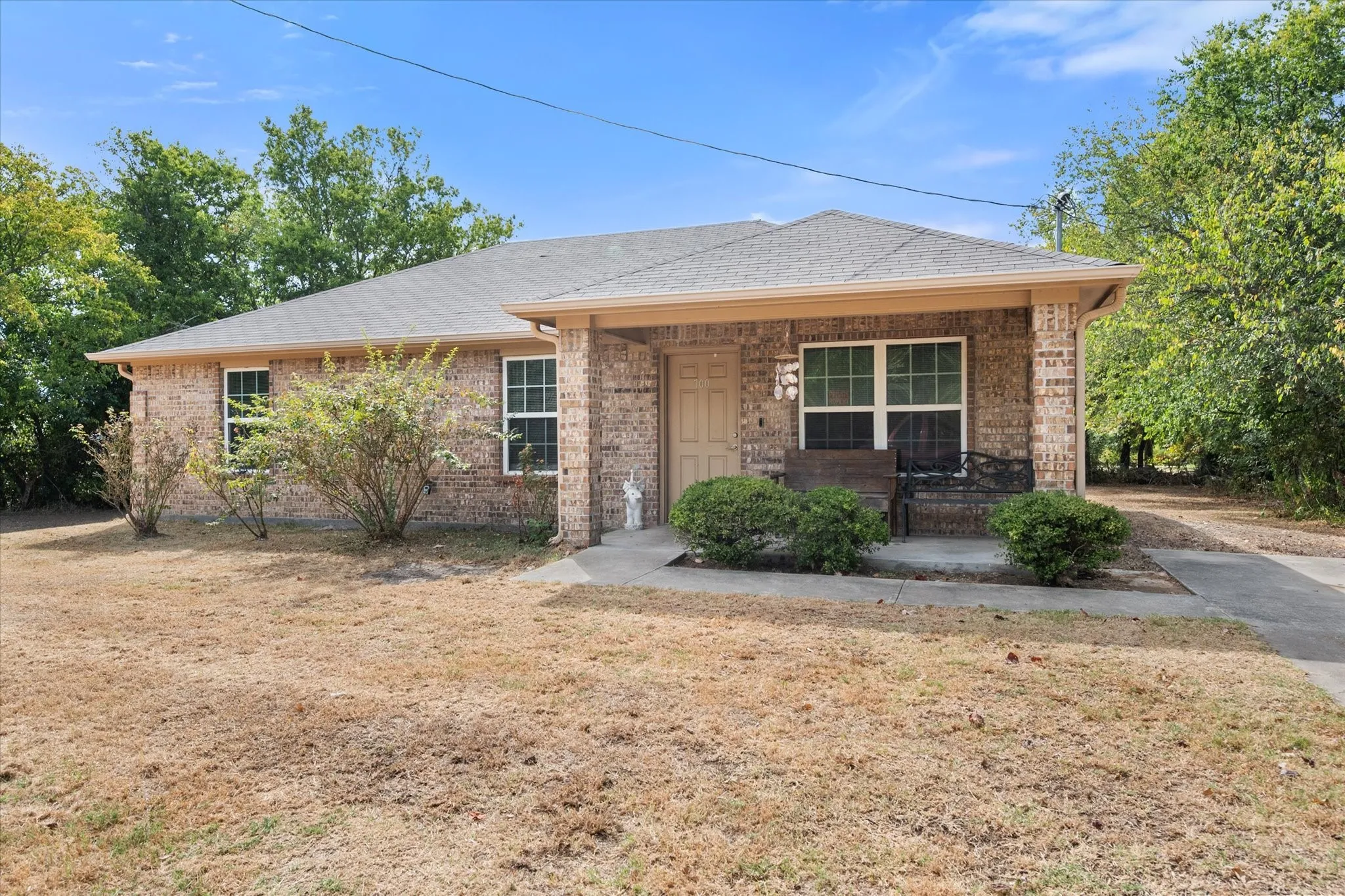 Single Family Residence For Sale in Navarro County , 700 Cypress Avenue, Corsicana, Texas 75110, 2 Bedroom, 1 Bathroom, Garage spaces, 1,161 Sqft, built in 2016, mls#21372175, Real Estate Agent in Corsicana, Homes For Sale in Navarro county, Homes For Sale in Corsicana, Realtor in Corsicana Texas, Real Estate Brokerage Independent Realty Texas, Luminita Cordes Realtor