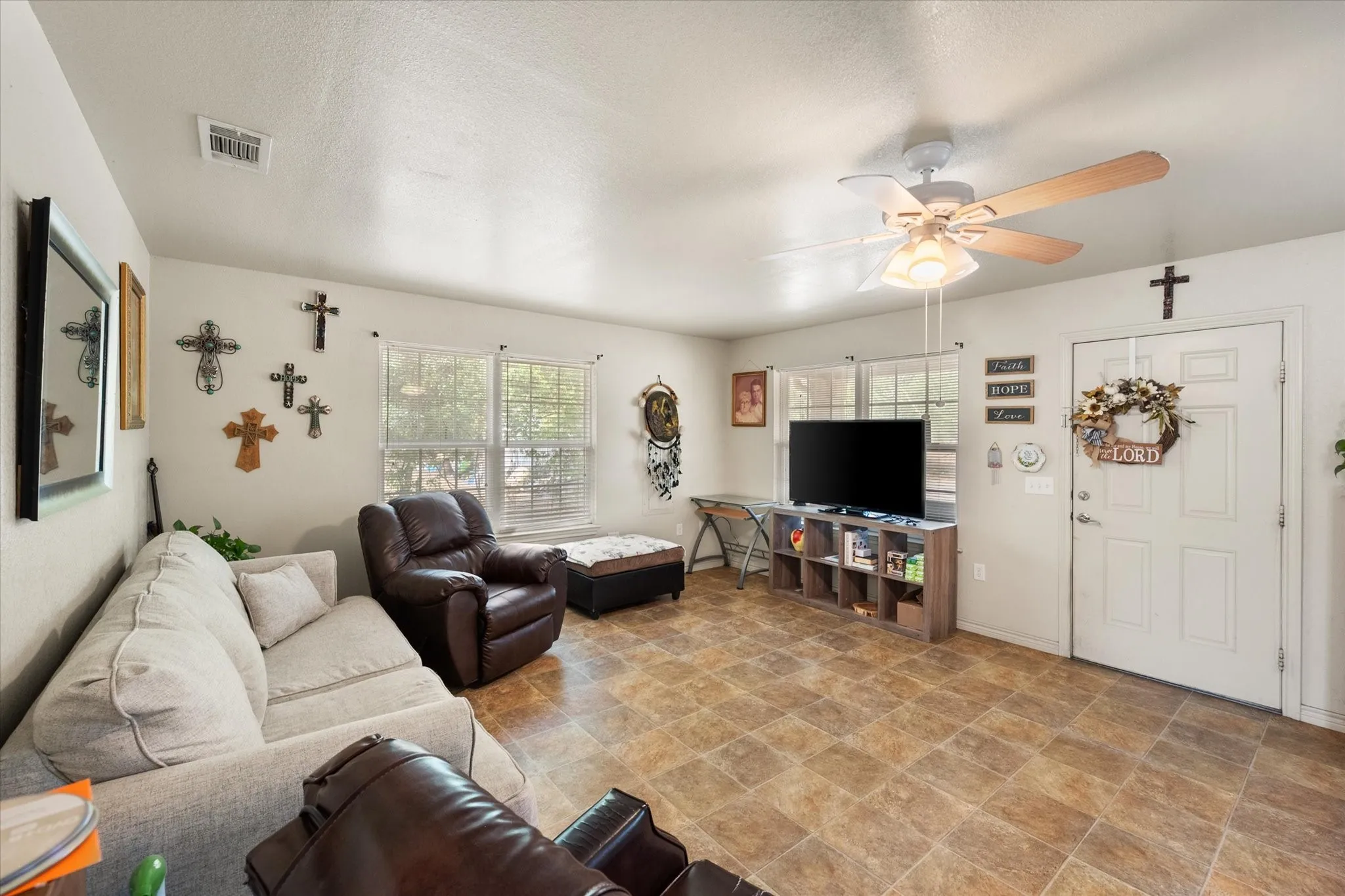 Single Family Residence For Sale in Navarro County , 700 Cypress Avenue, Corsicana, Texas 75110, 2 Bedroom, 1 Bathroom, Garage spaces, 1,161 Sqft, built in 2016, mls#21372175, Real Estate Agent in Corsicana, Homes For Sale in Navarro county, Homes For Sale in Corsicana, Realtor in Corsicana Texas, Real Estate Brokerage Independent Realty Texas, Luminita Cordes Realtor