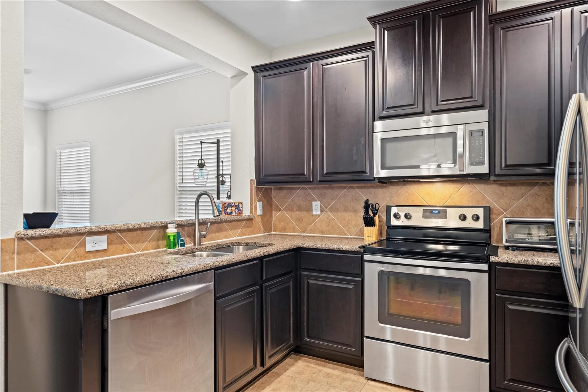 Townhouse For Rent in Tarrant County , 6900 Carrington Lane, Fort Worth, Texas 76137, 3 Bedroom, 3 Bathroom, 2 Garage spaces, 1,491 Sqft, built in 2013, mls#21369483, Real Estate Agent in Fort Worth, Homes For Rent in Tarrant county, Homes For Rent in Fort Worth, Realtor in Fort Worth Texas, Real Estate Brokerage Independent Realty Texas, Luminita Cordes Realtor
