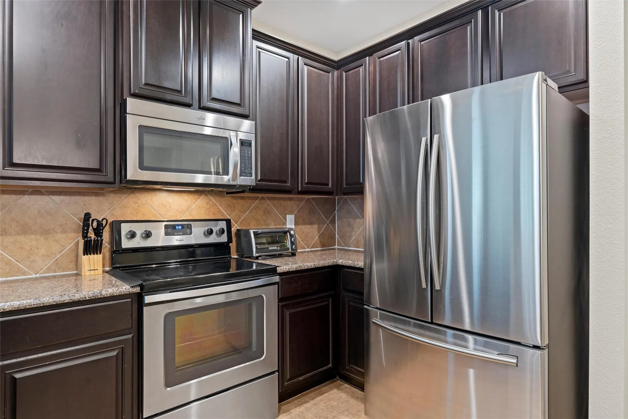 Townhouse For Rent in Tarrant County , 6900 Carrington Lane, Fort Worth, Texas 76137, 3 Bedroom, 3 Bathroom, 2 Garage spaces, 1,491 Sqft, built in 2013, mls#21369483, Real Estate Agent in Fort Worth, Homes For Rent in Tarrant county, Homes For Rent in Fort Worth, Realtor in Fort Worth Texas, Real Estate Brokerage Independent Realty Texas, Luminita Cordes Realtor