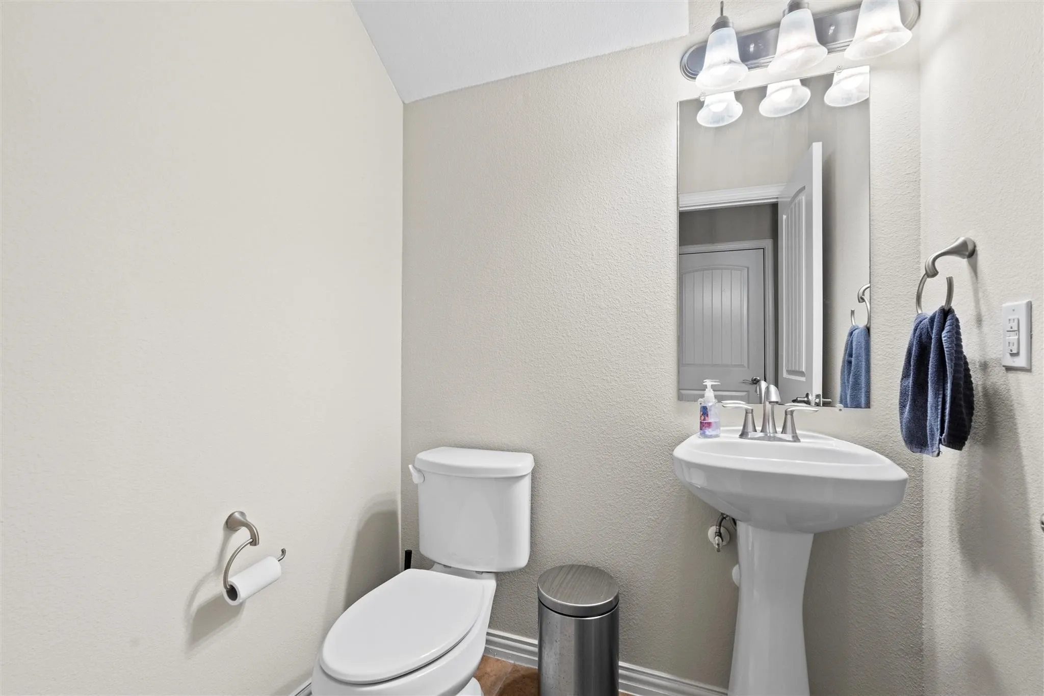 Townhouse For Rent in Tarrant County , 6900 Carrington Lane, Fort Worth, Texas 76137, 3 Bedroom, 3 Bathroom, 2 Garage spaces, 1,491 Sqft, built in 2013, mls#21369483, Real Estate Agent in Fort Worth, Homes For Rent in Tarrant county, Homes For Rent in Fort Worth, Realtor in Fort Worth Texas, Real Estate Brokerage Independent Realty Texas, Luminita Cordes Realtor